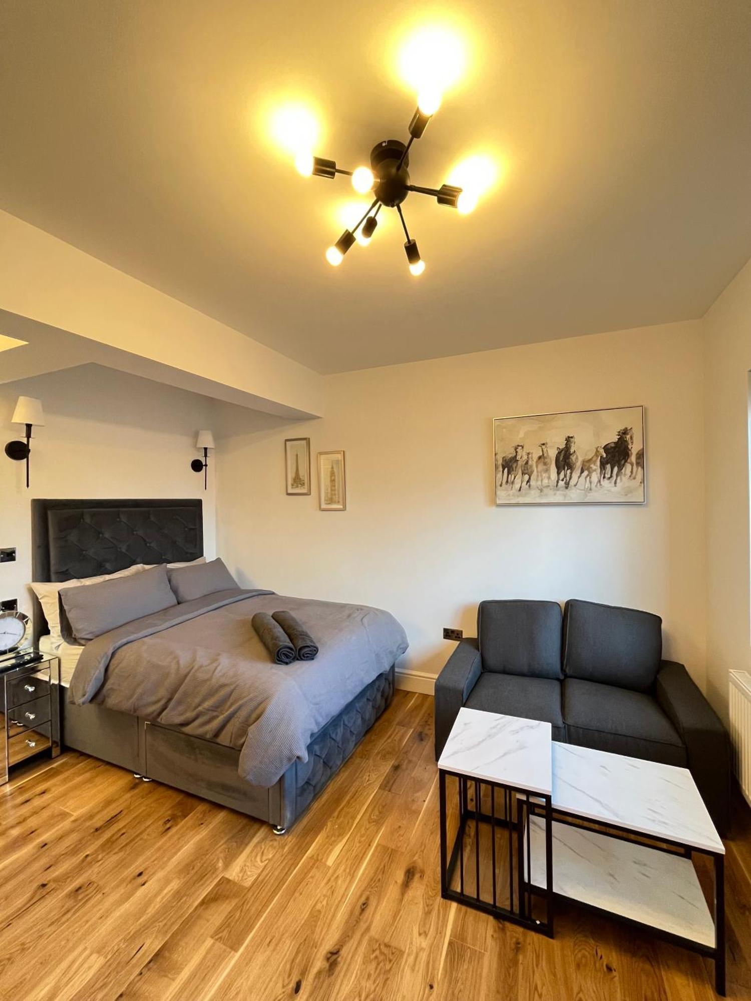 Beautiful Entire Flat In * London