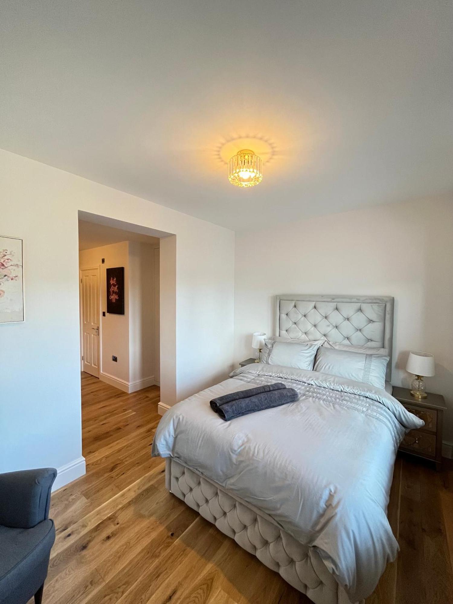 Beautiful Entire Flat In Apartment *