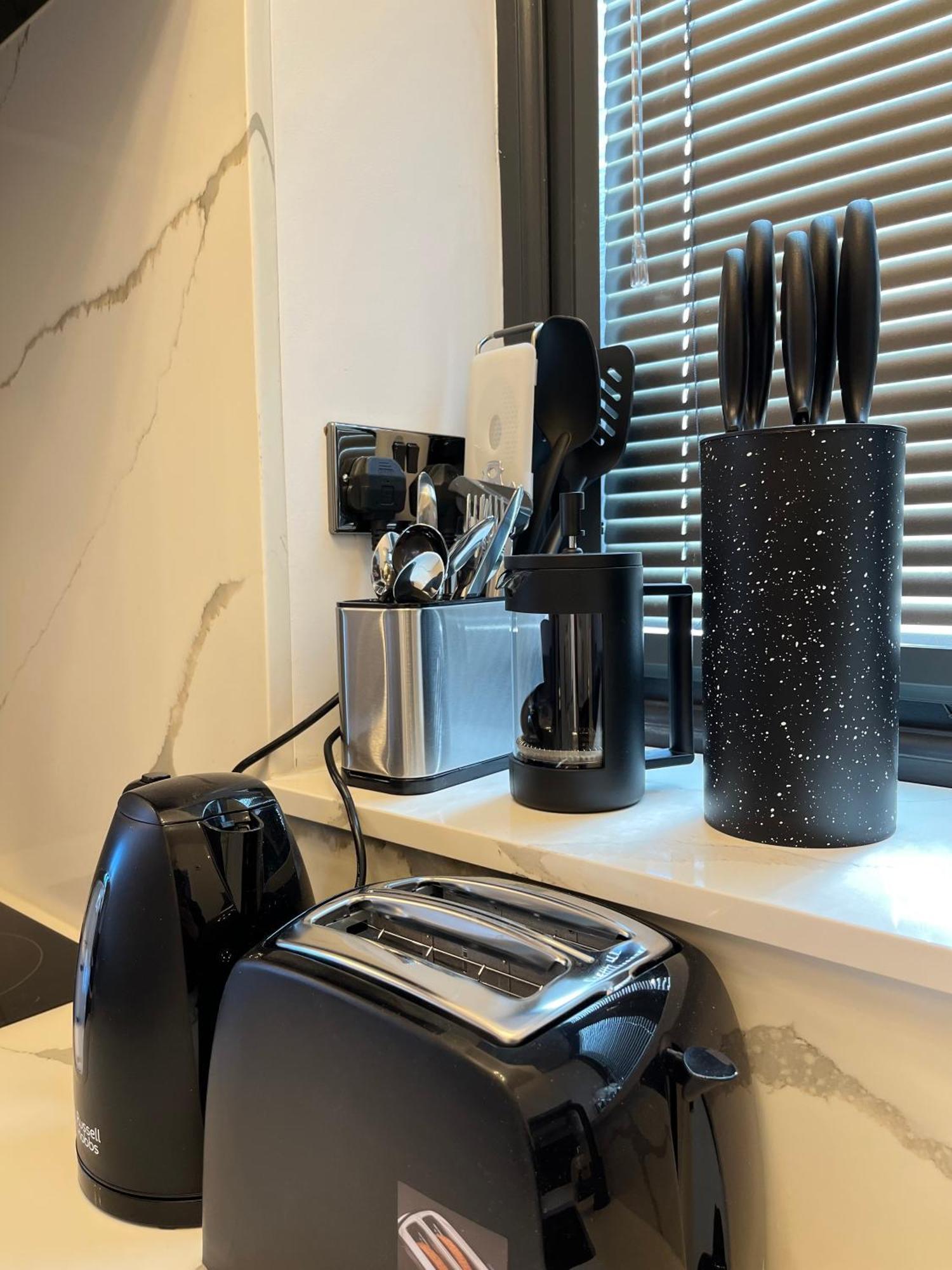 Beautiful Entire Flat In Apartment London