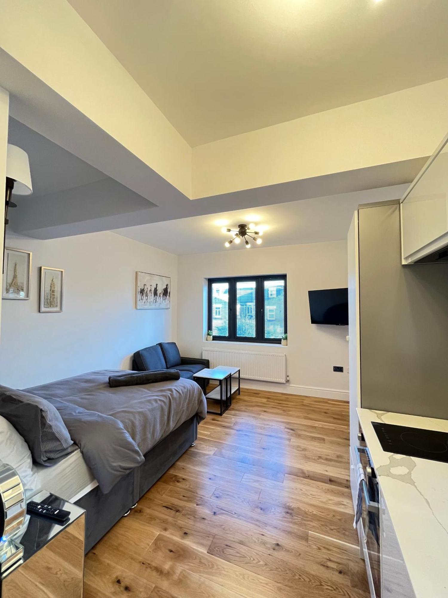 Beautiful Entire Flat In * London