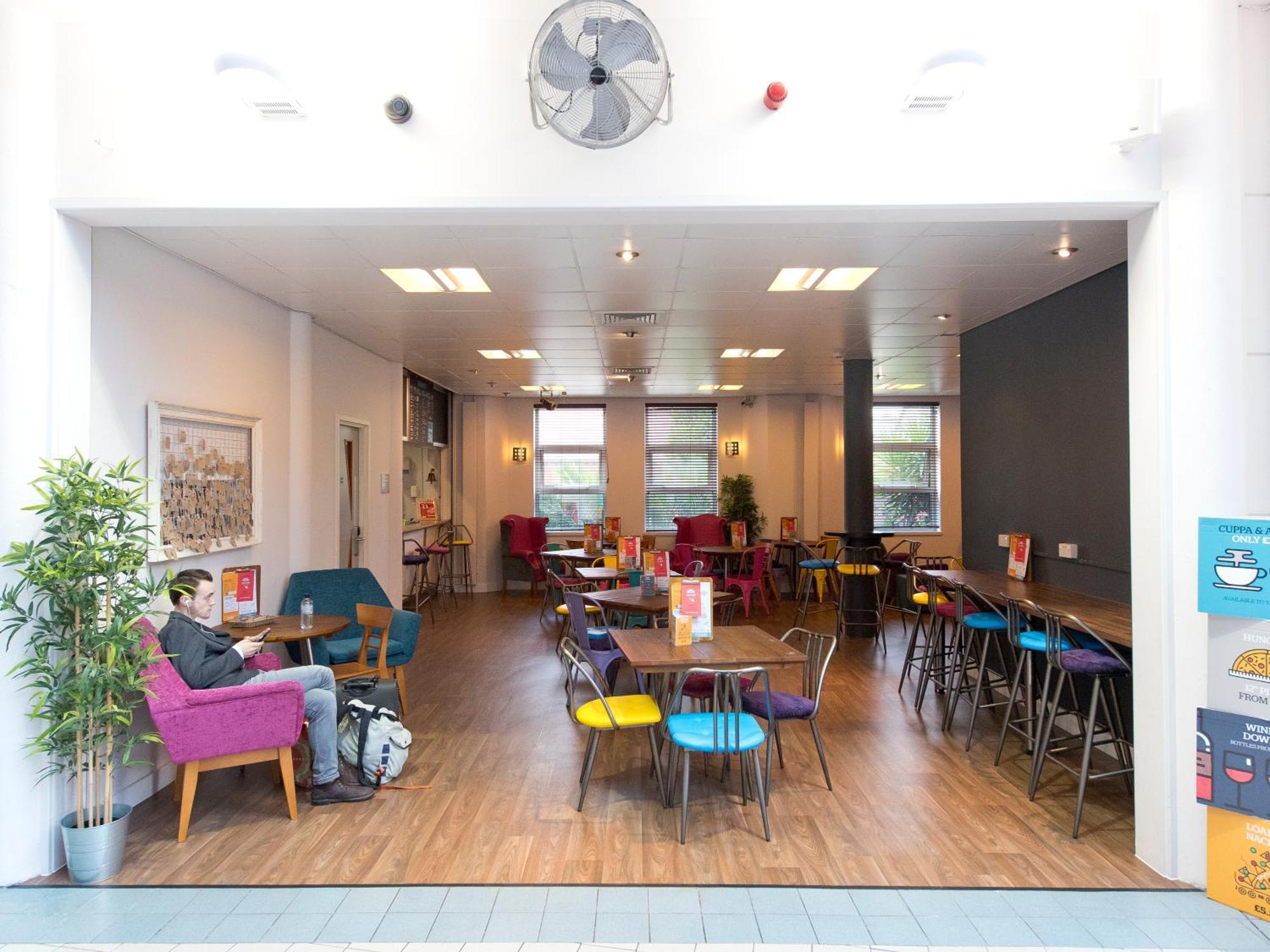 Hostel Yha Thameside *
