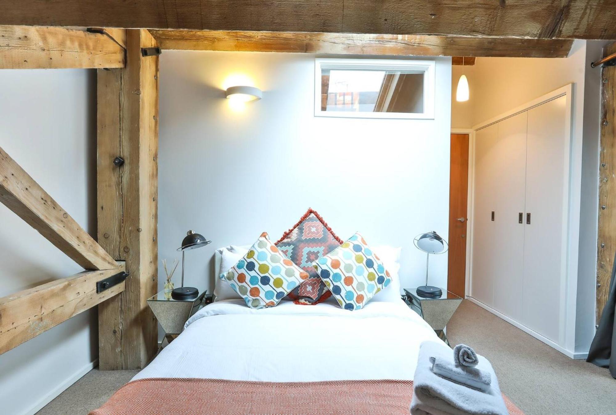 Wild Roses Serviced - Excel Warehouse 1 * Londres