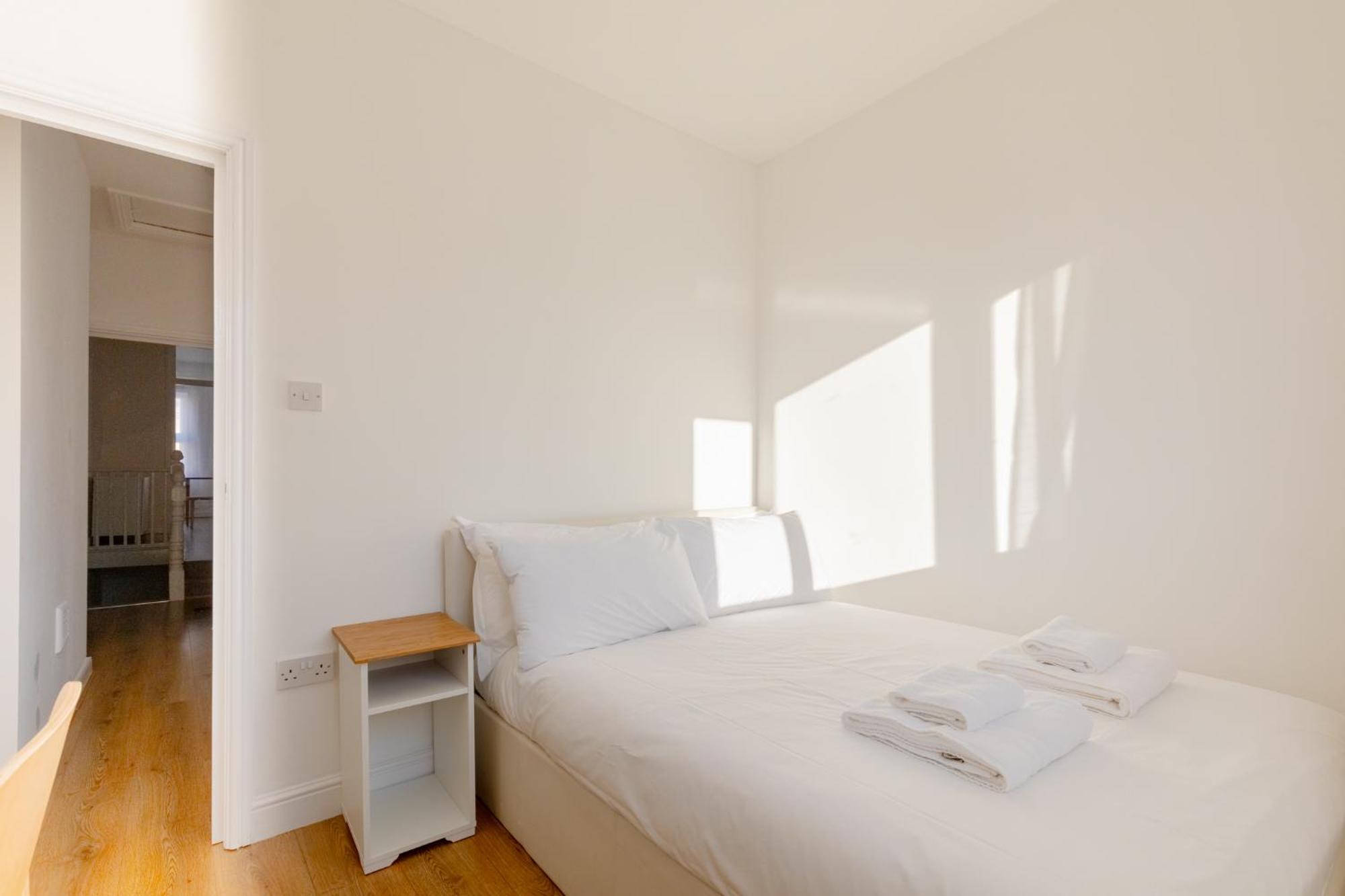 Spacious 2bd Flat Short Walk From Excel Apartamento *