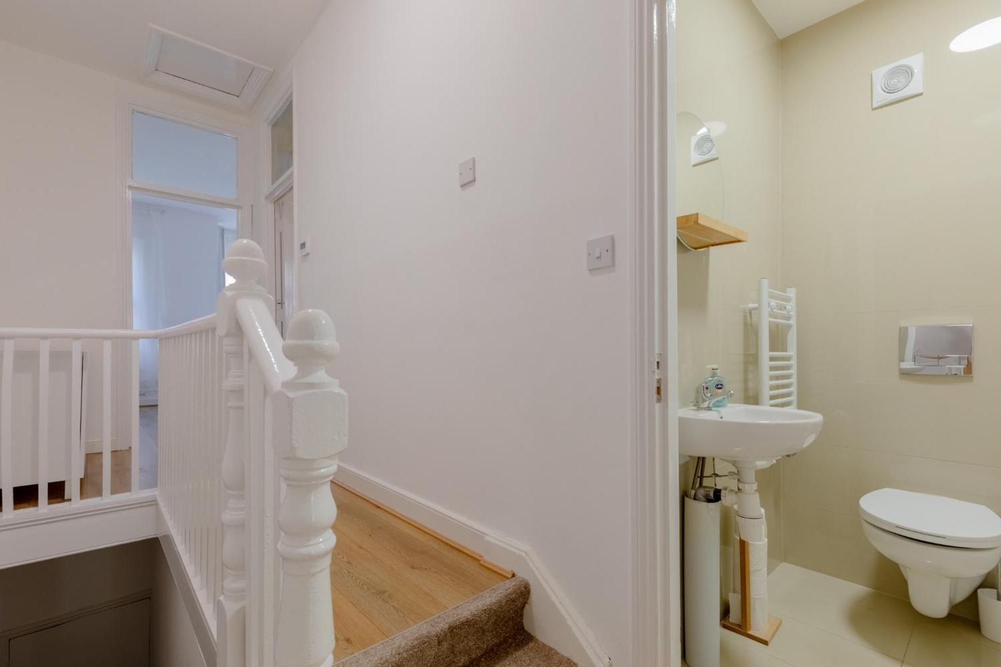 Spacious 2bd Flat Short Walk From Excel Apartamento