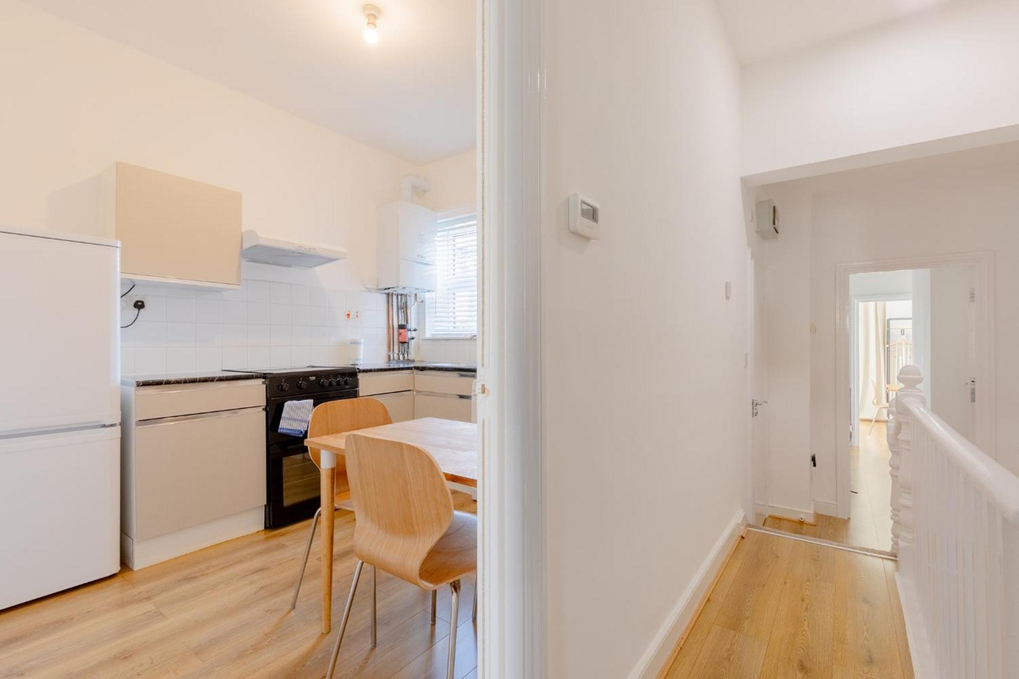 Spacious 2bd Flat Short Walk From Excel Apartamento *