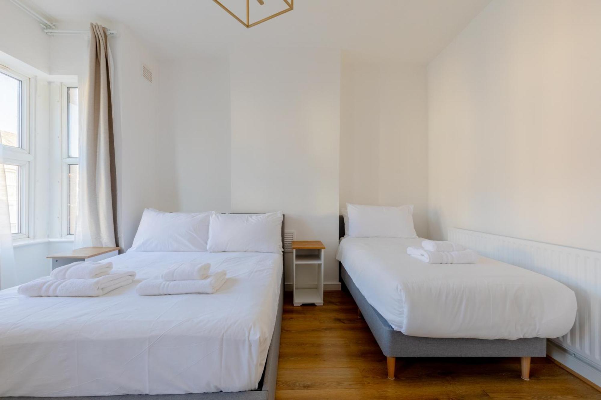 Spacious 2bd Flat Short Walk From Excel Apartamento