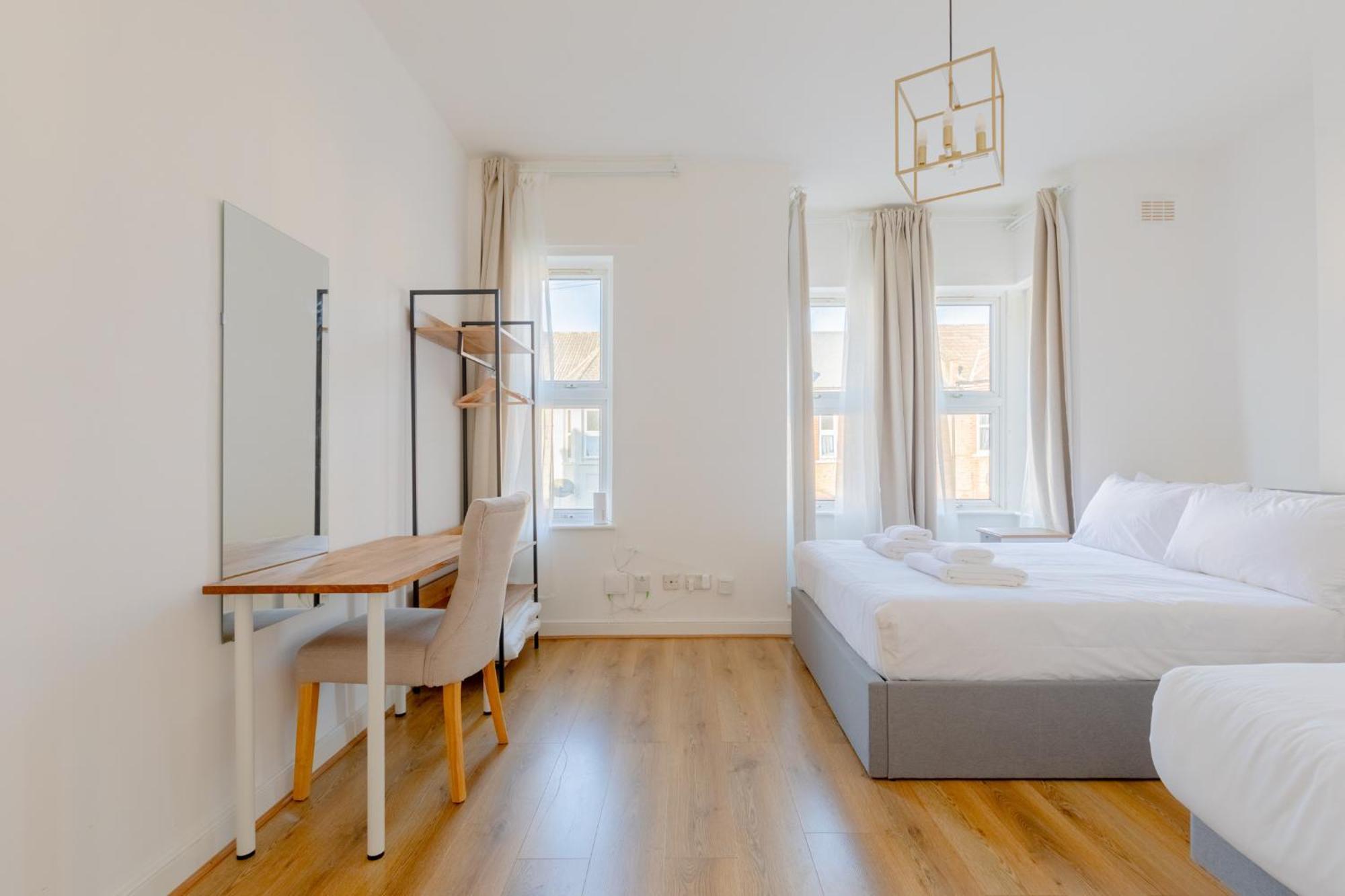 Spacious 2bd Flat Short Walk From Excel Apartamento Londres