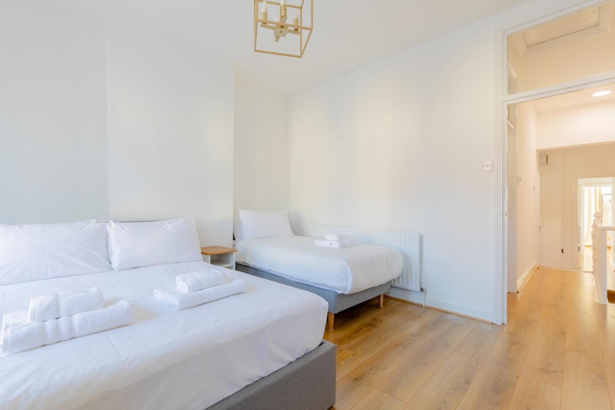 Spacious 2bd Flat Short Walk From Excel Apartamento *
