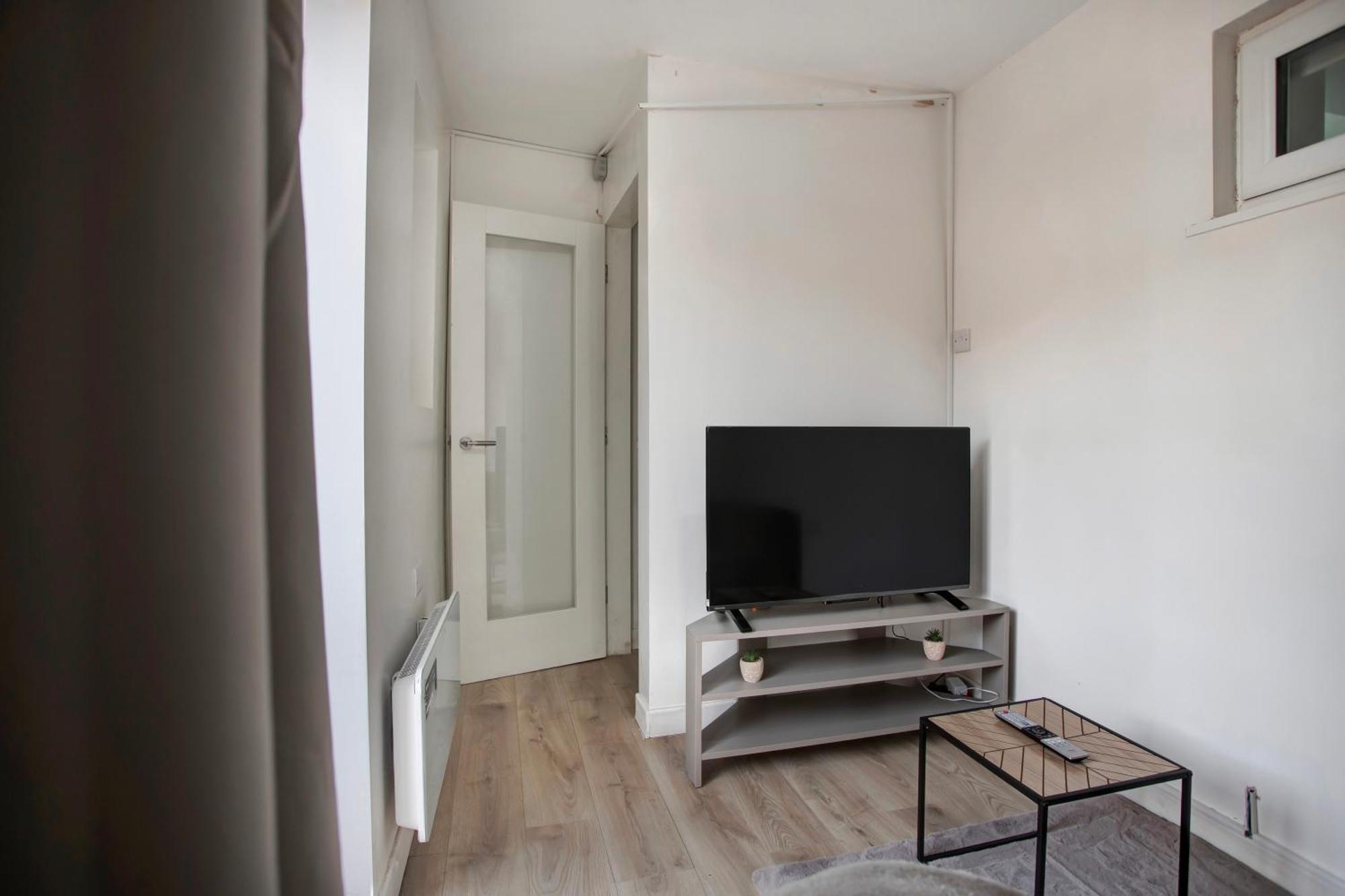 3 Bed W 2 Bathrooms &free Parking Sleeps 6 Hébergement de vacances *