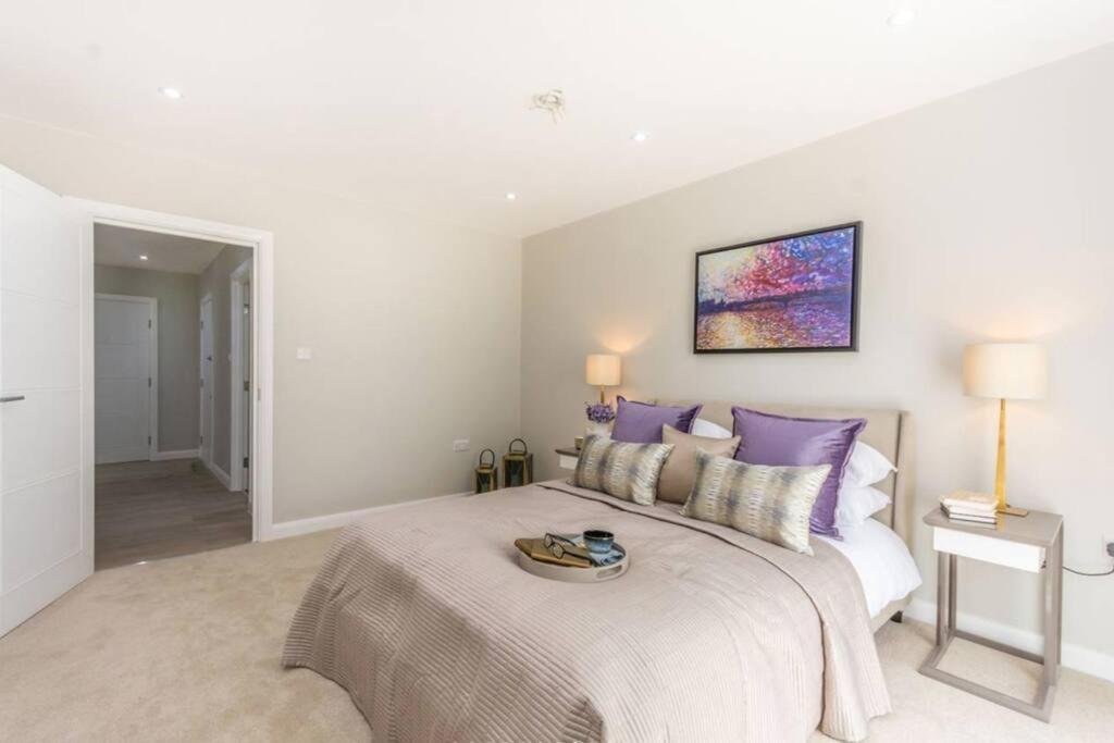 Appartement Spacious Modern 3 Bed In Bridge With Netflix And Free Carpark Londen