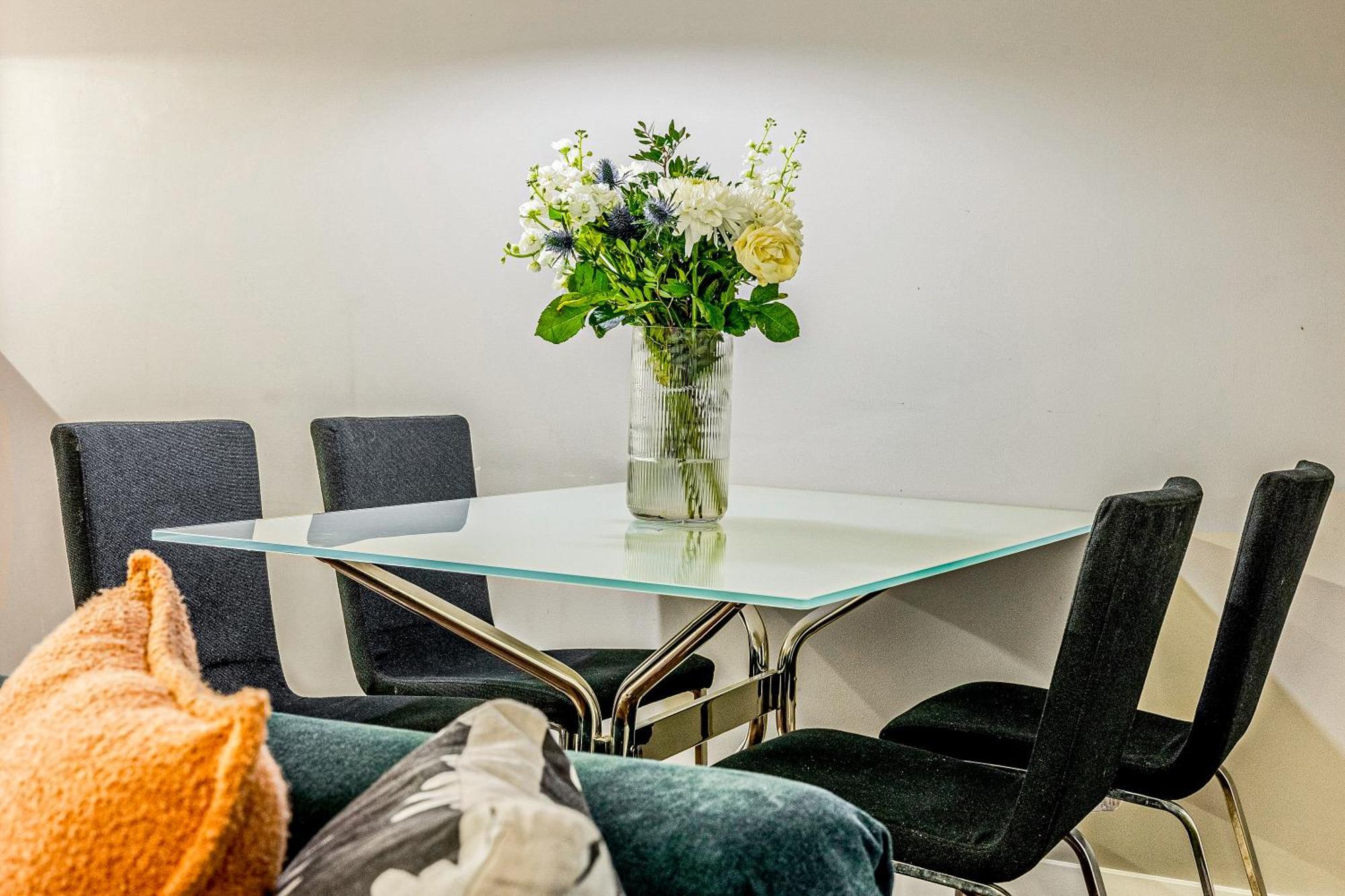 Modern Serviced 2 Minutes From Monument Tube Station * Londres