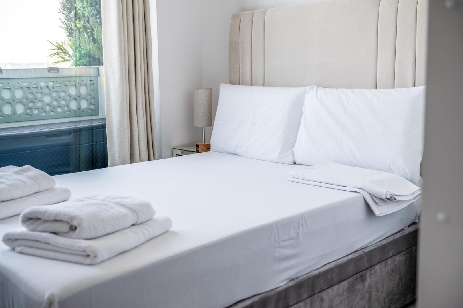 Canary Wharf Retreat With Free Secure Parking Apartment