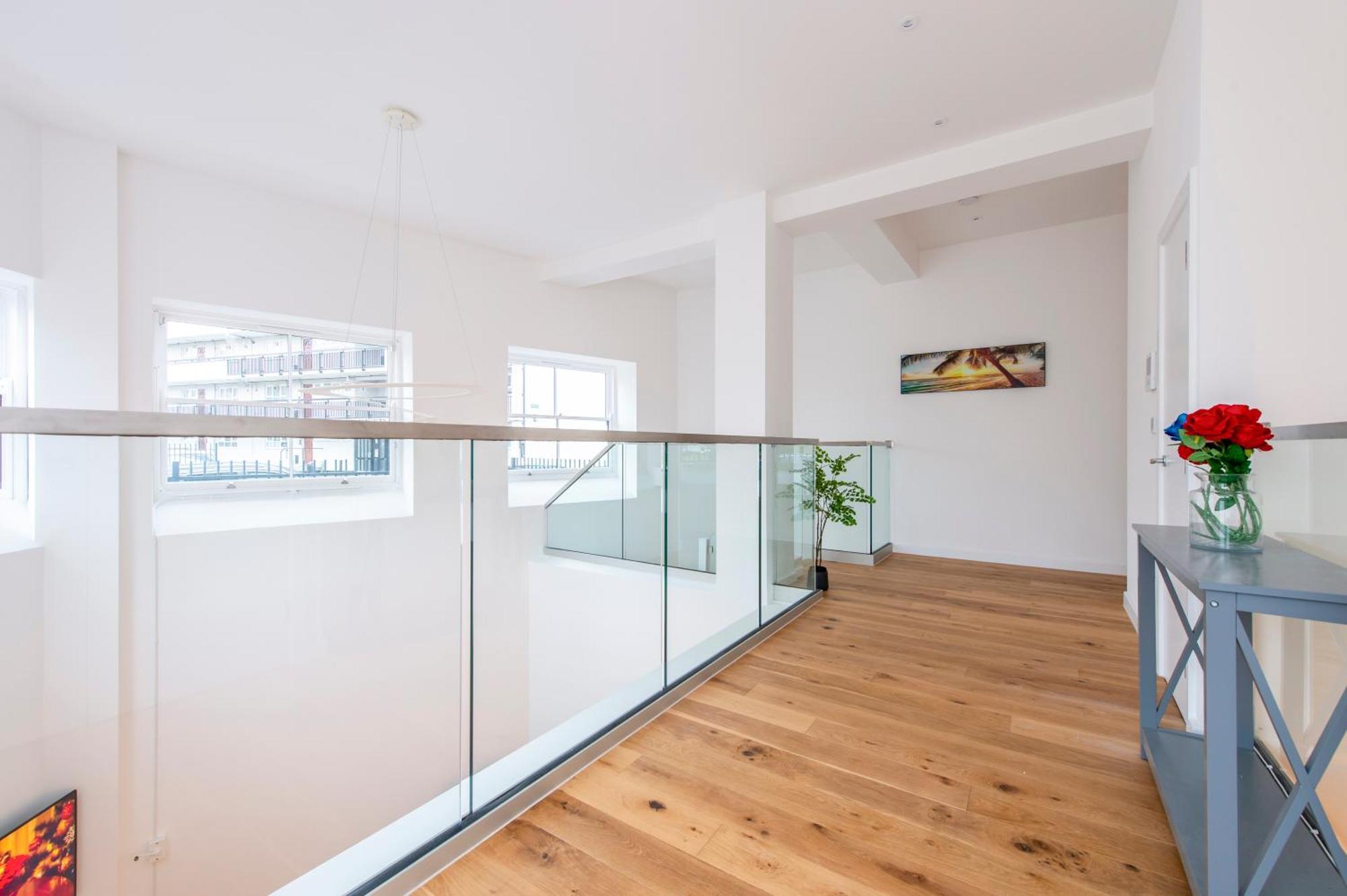 Exquisite 3br Duplex Period Conversion, Air-con & Amenities Apartamento Londres