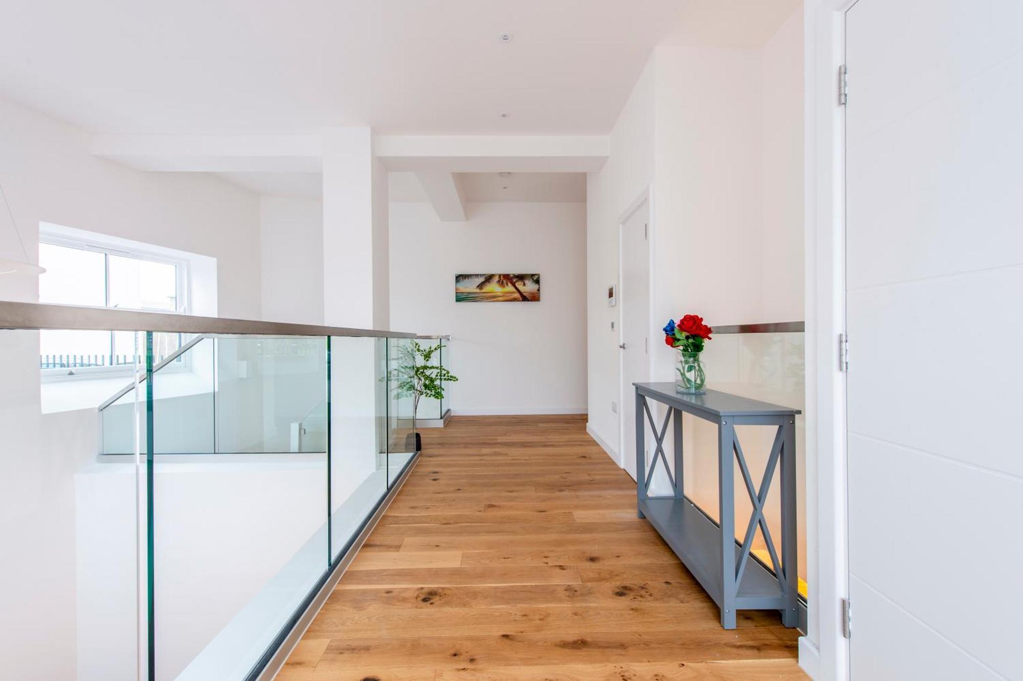 Exquisite 3br Duplex Period Conversion, Air-con & Amenities Apartamento *