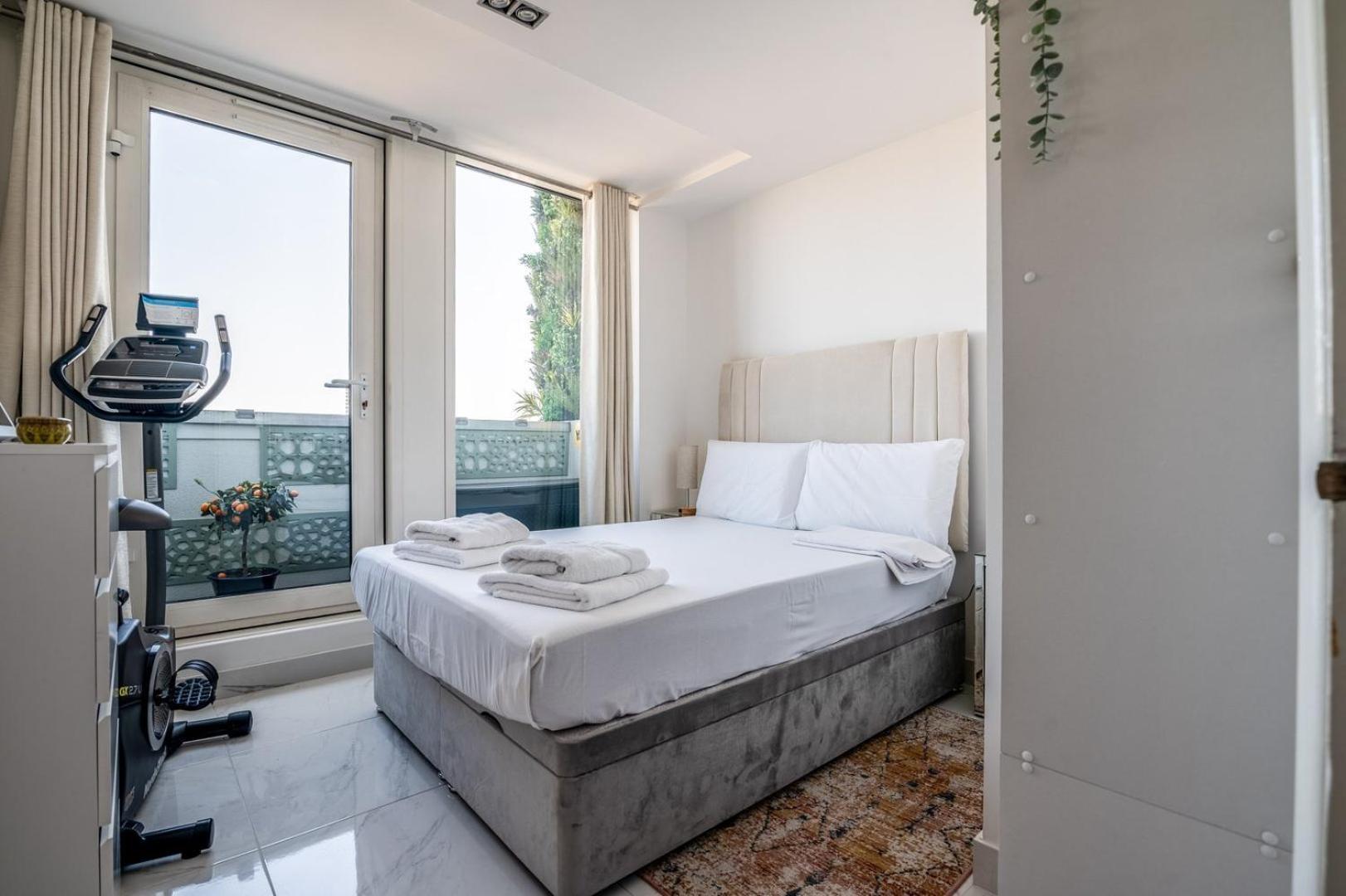 Canary Wharf Retreat With Free Secure Parking Apartment London
