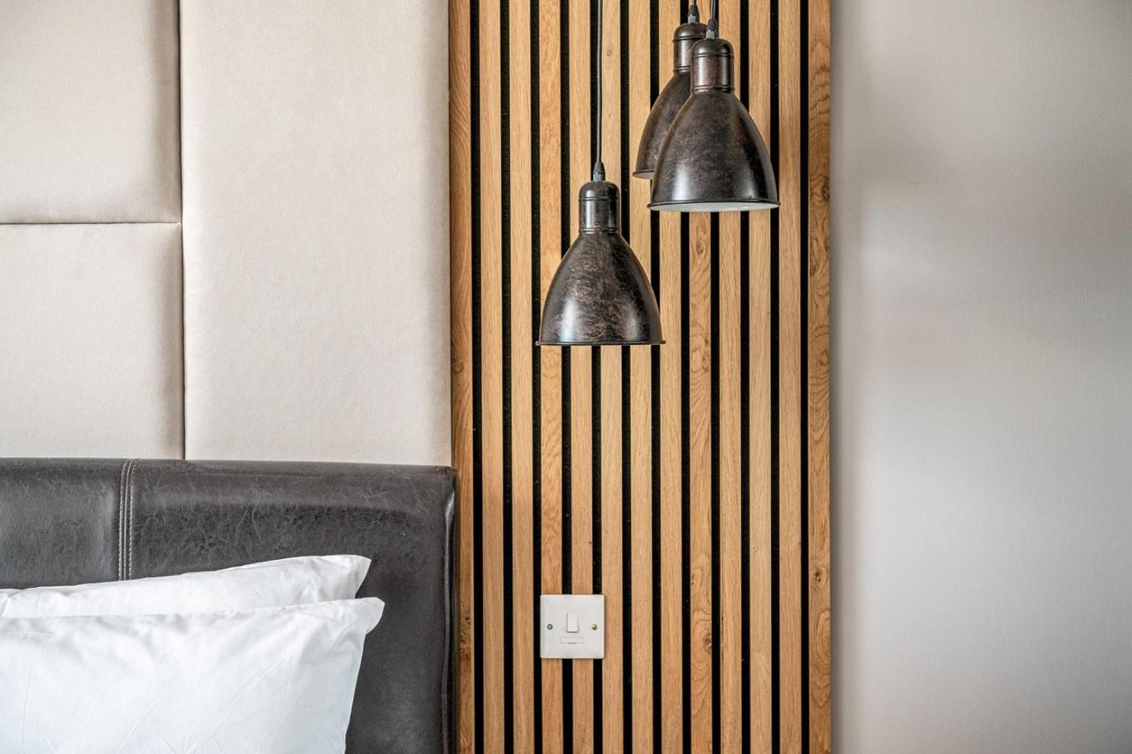 Canary Wharf Retreat With Free Secure Parking *