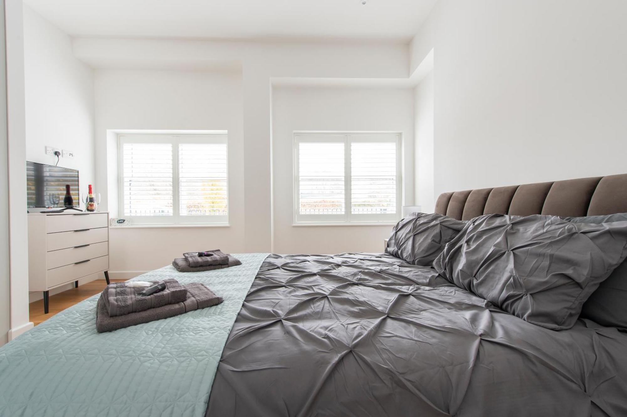 Exquisite 3br Duplex Period Conversion, Air-con & Amenities Londres