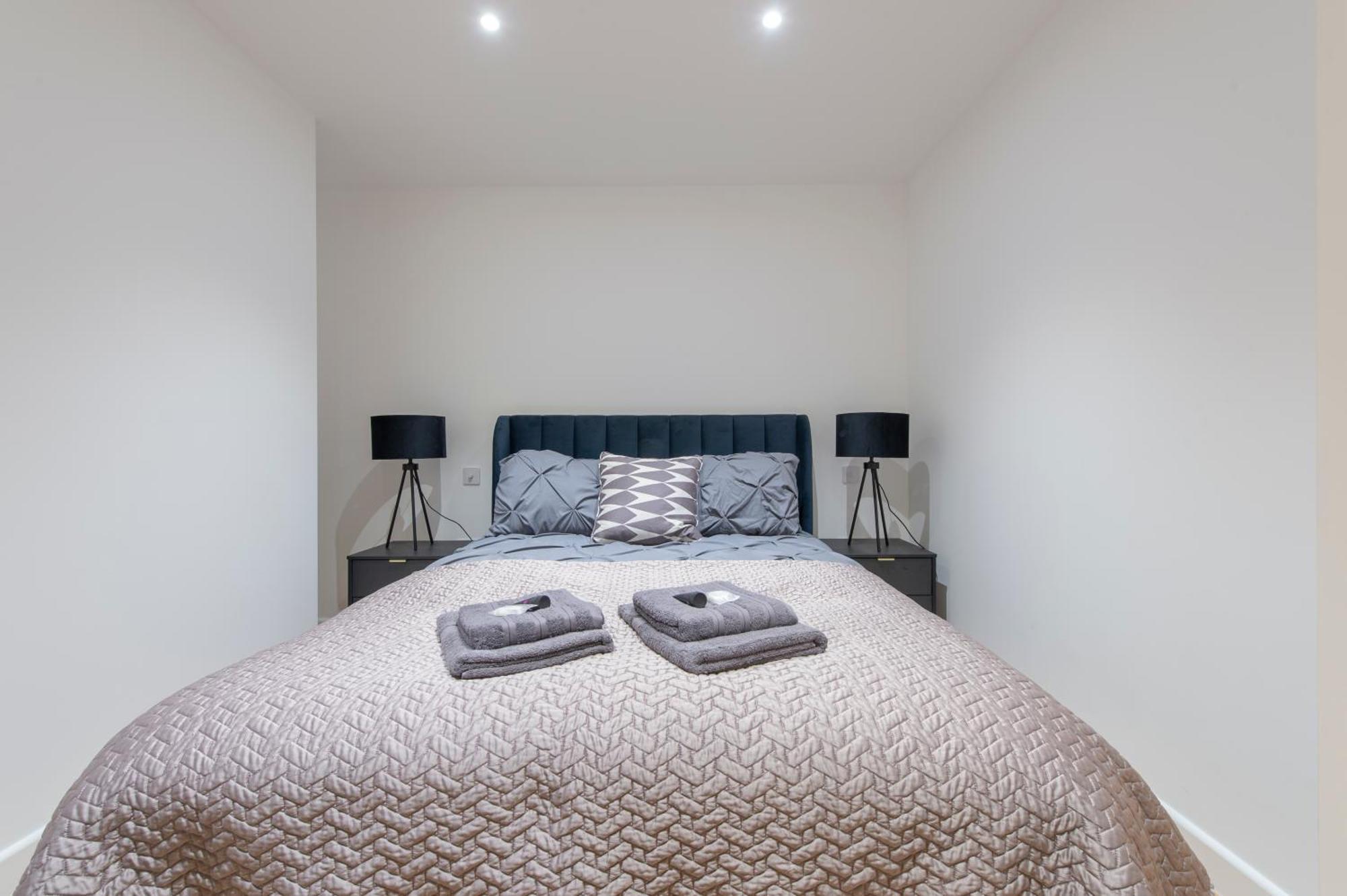 Exquisite 3br Duplex Period Conversion, Air-con & Amenities Londres