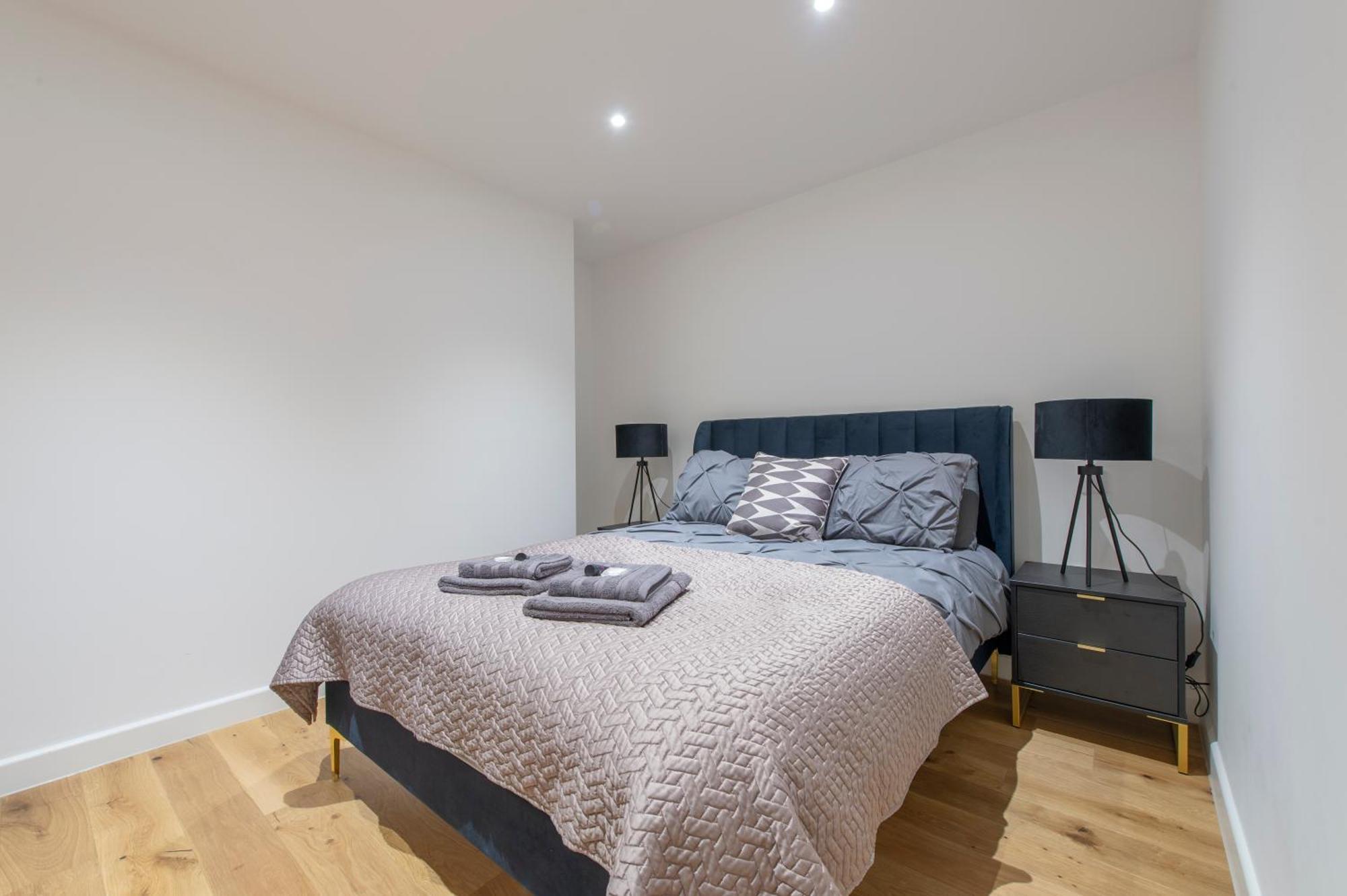 Exquisite 3br Duplex Period Conversion, Air-con & Amenities