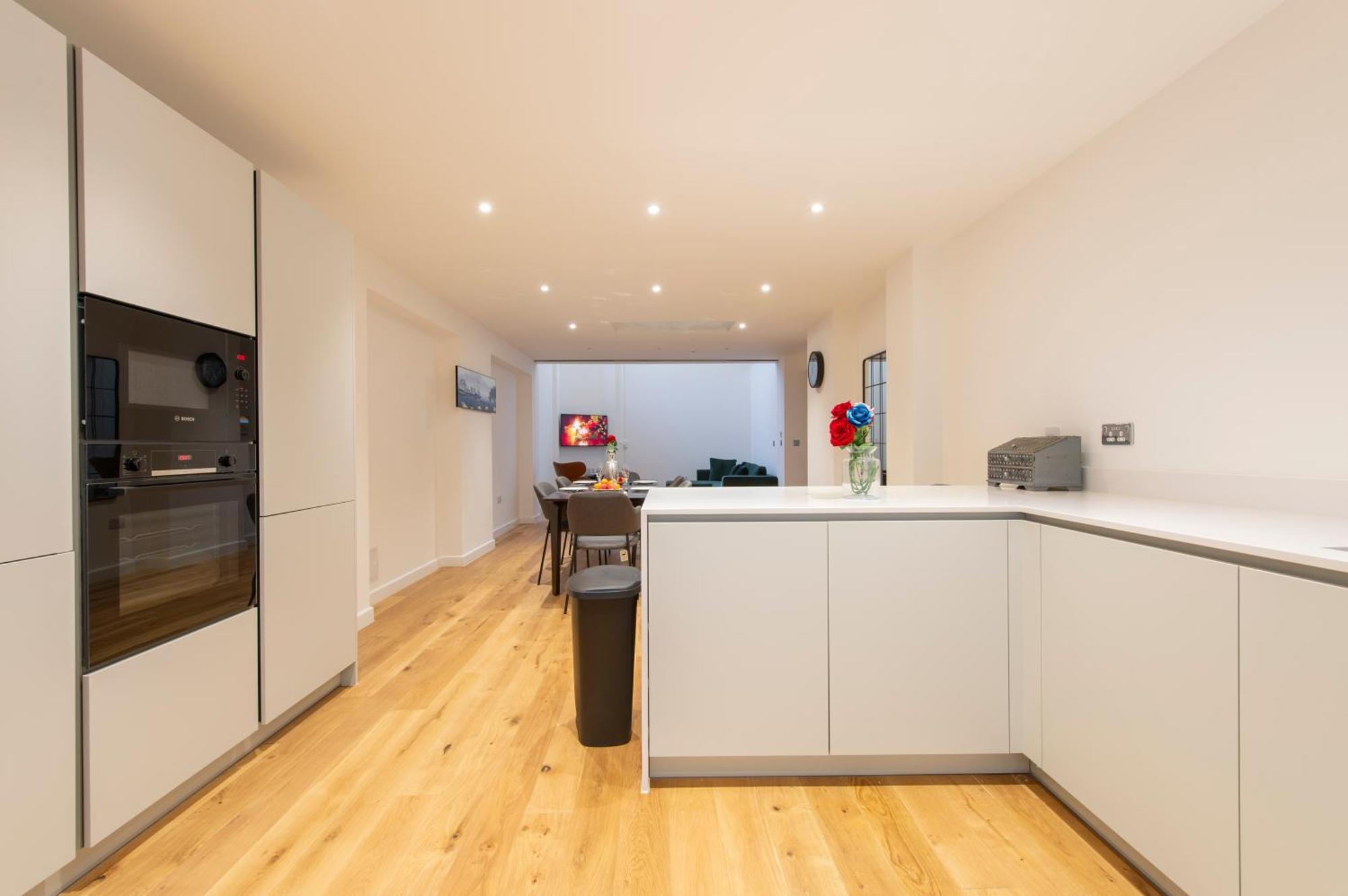 Exquisite 3br Duplex Period Conversion, Air-con & Amenities Apartamento *