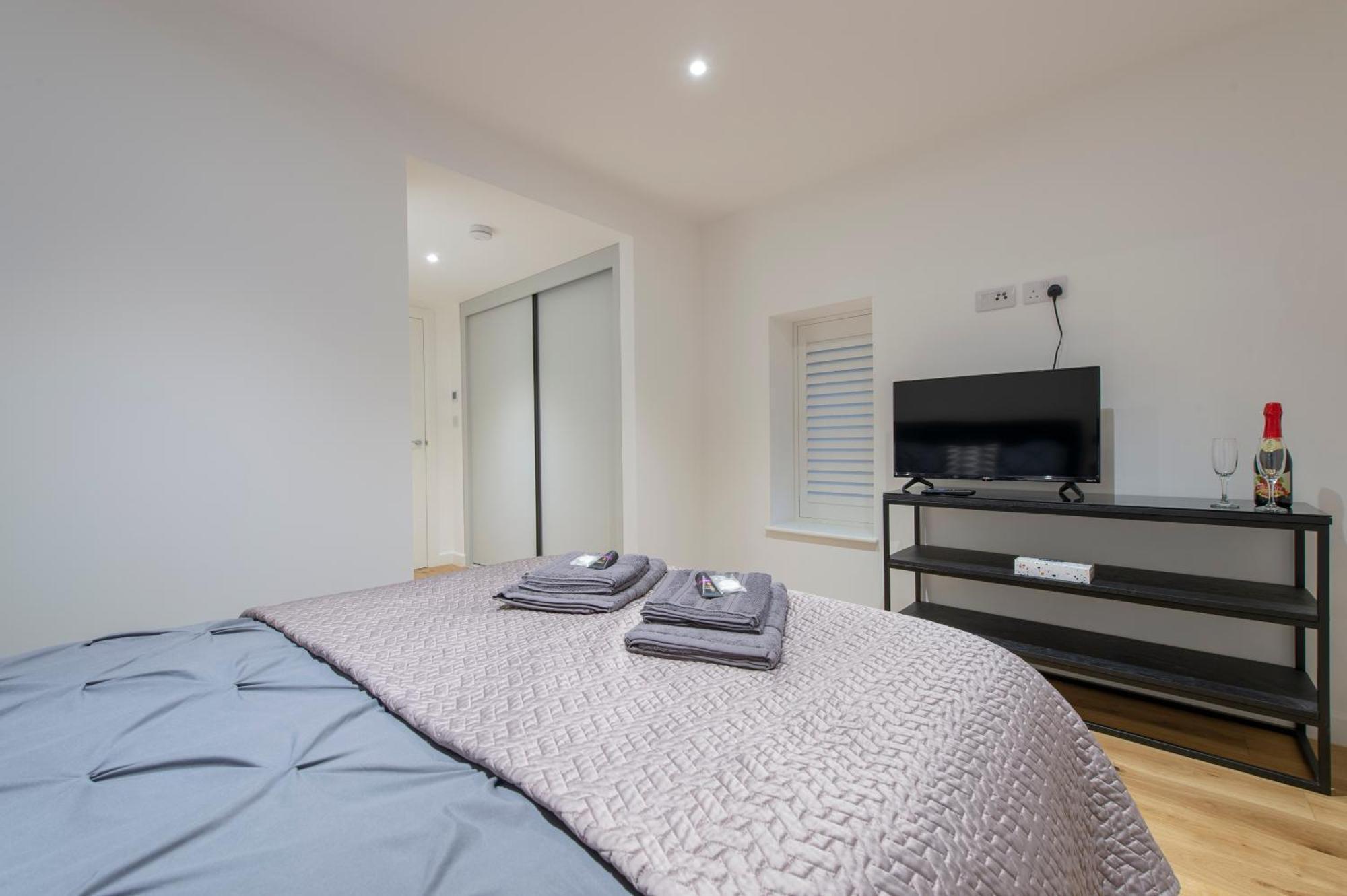 Exquisite 3br Duplex Period Conversion, Air-con & Amenities Apartamento Londres
