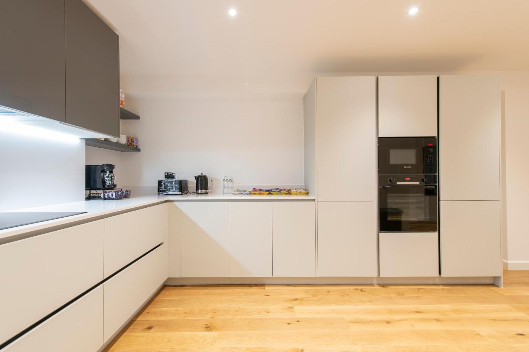 Exquisite 3br Duplex Period Conversion, Air-con & Amenities Londres
