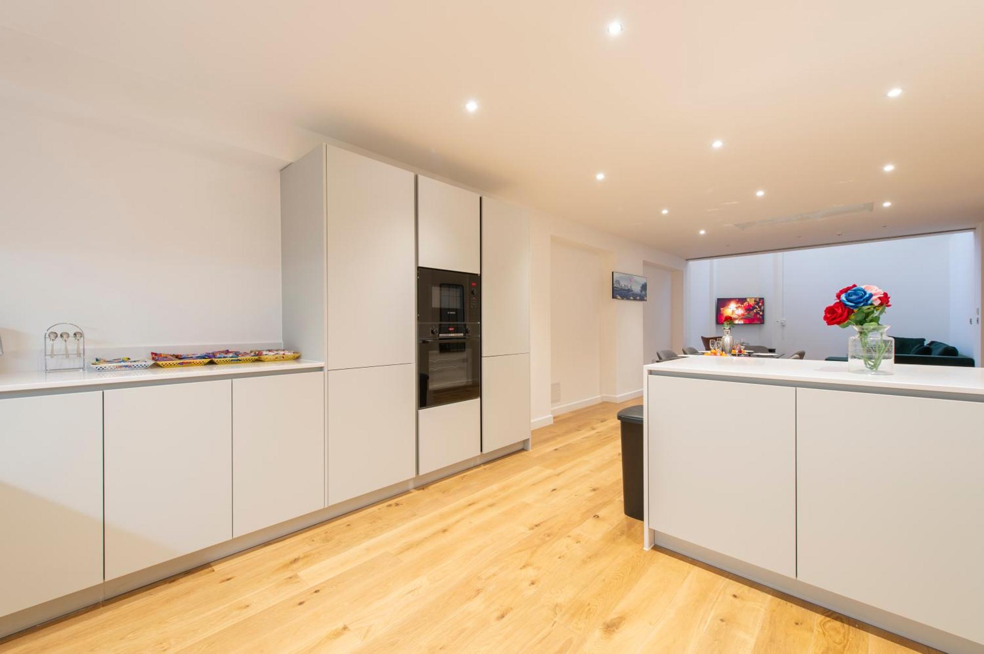 Exquisite 3br Duplex Period Conversion, Air-con & Amenities *