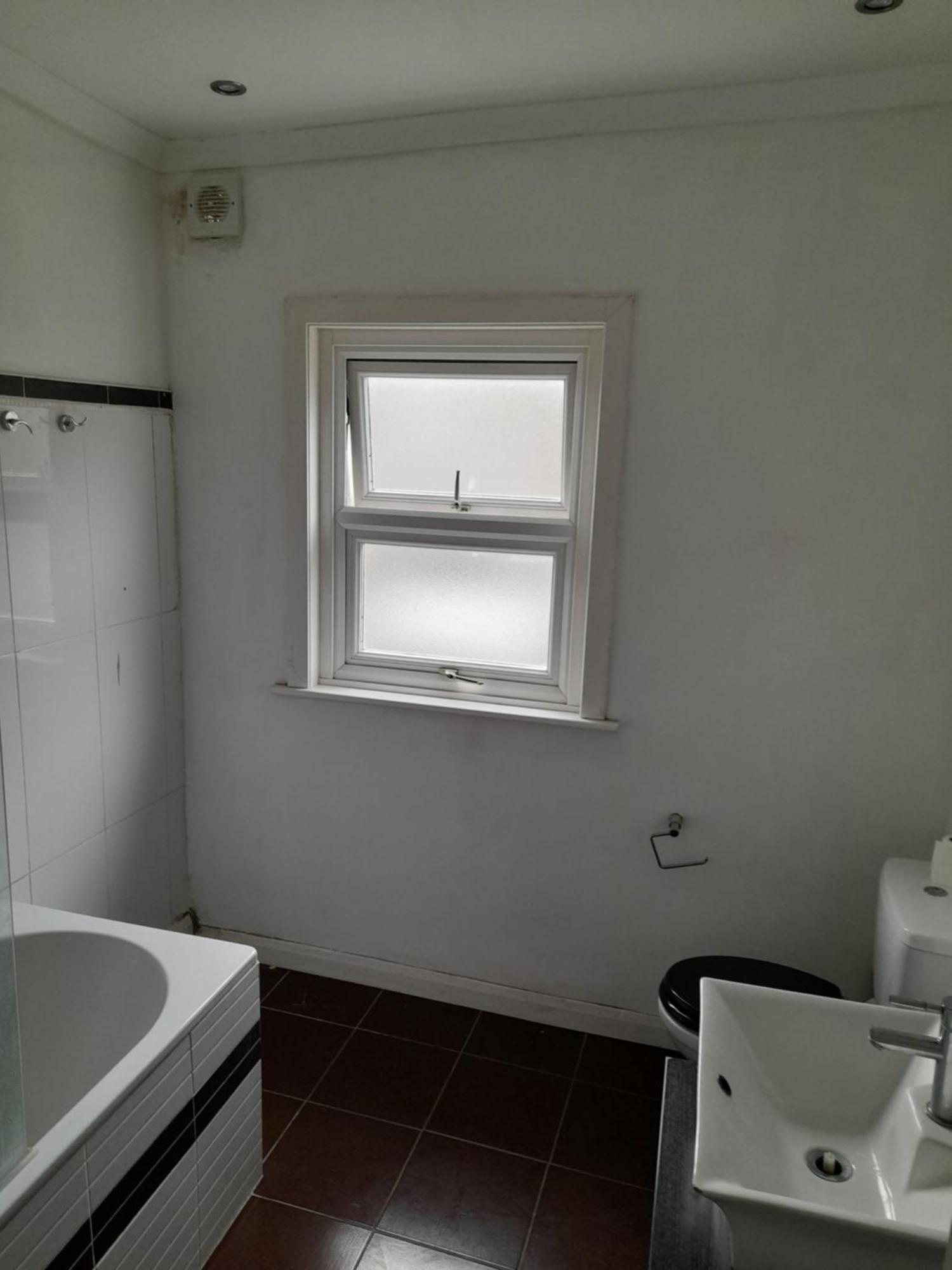 Big Ensuite With Shower And Rest And Good Garden View * Londres
