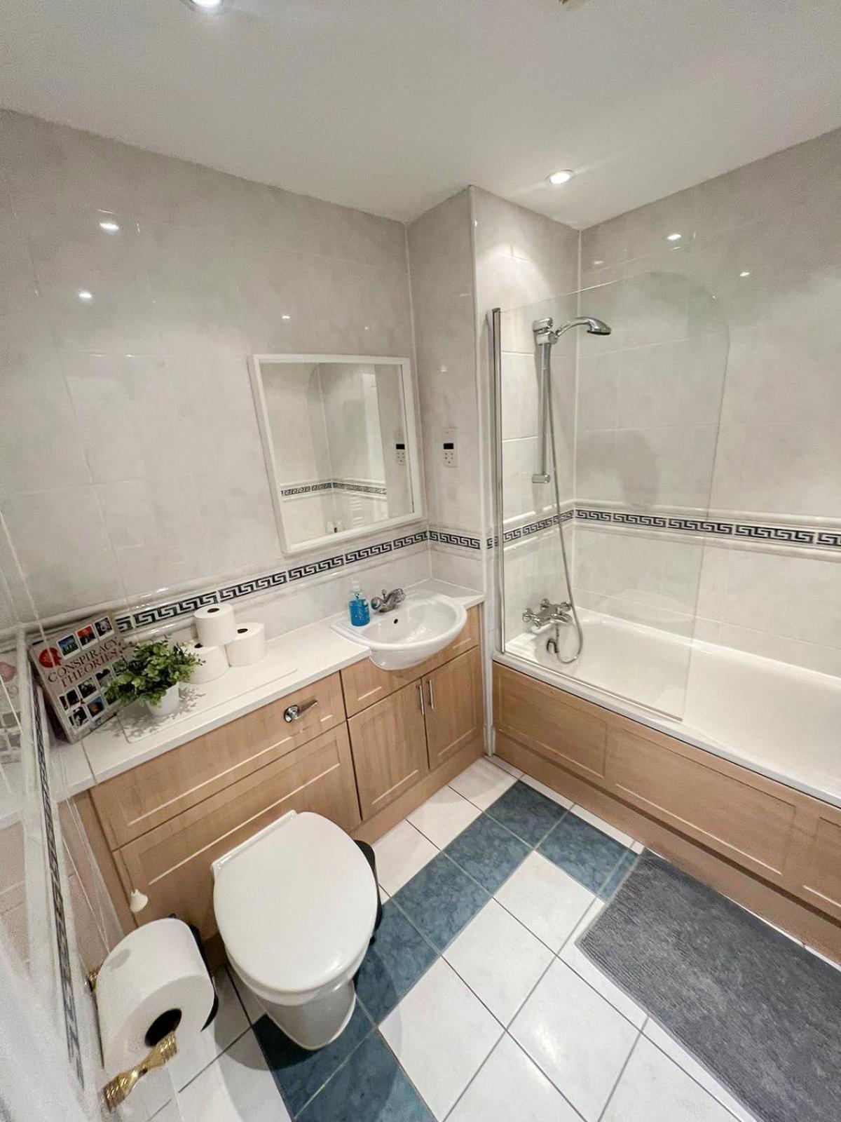 3 Bedroom Flat With Free Secured Parking In Borough Near The Shard, Bermondsey Apartamento *