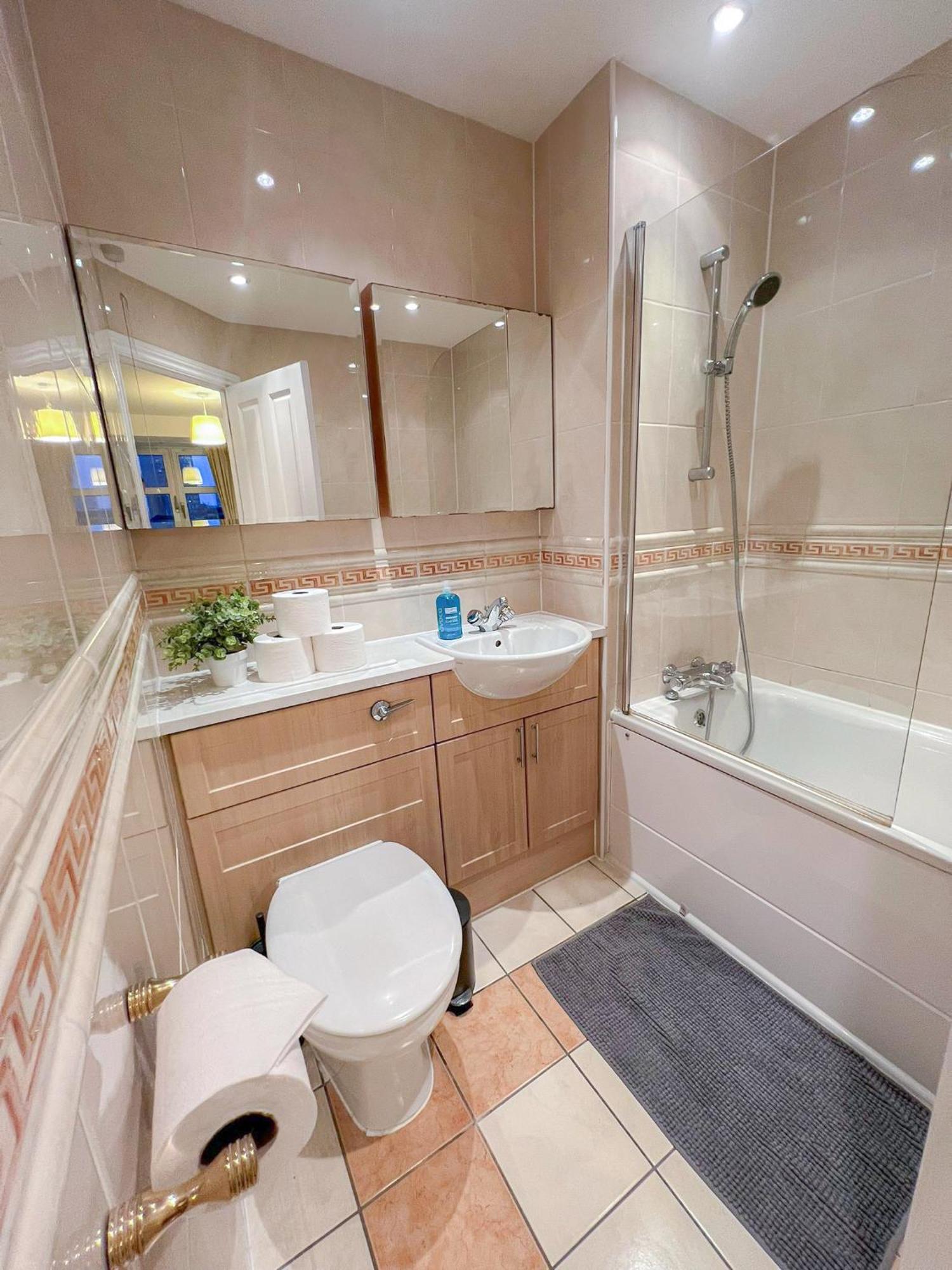 3 Bedroom Flat With Free Secured Parking In Borough Near The Shard, Bermondsey Apartamento Londres