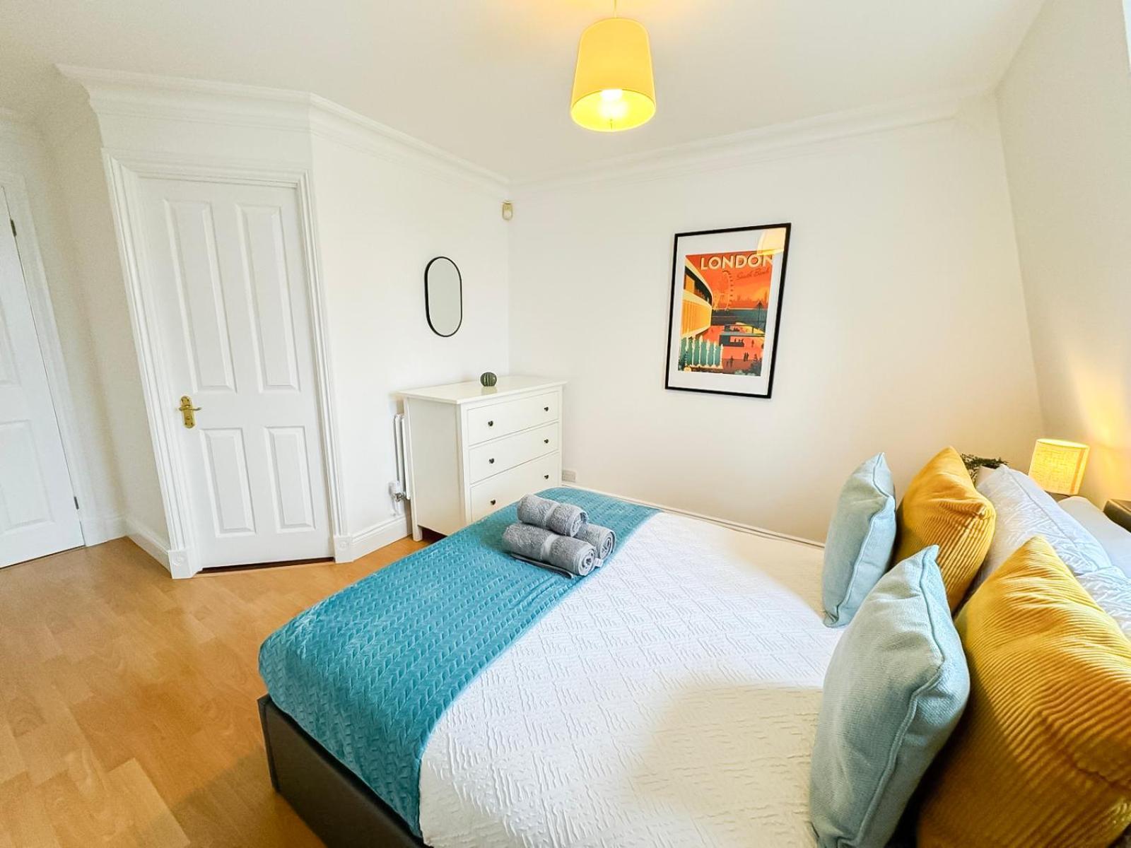 3 Bedroom Flat With Free Secured Parking In Borough Near The Shard, Bermondsey Londres