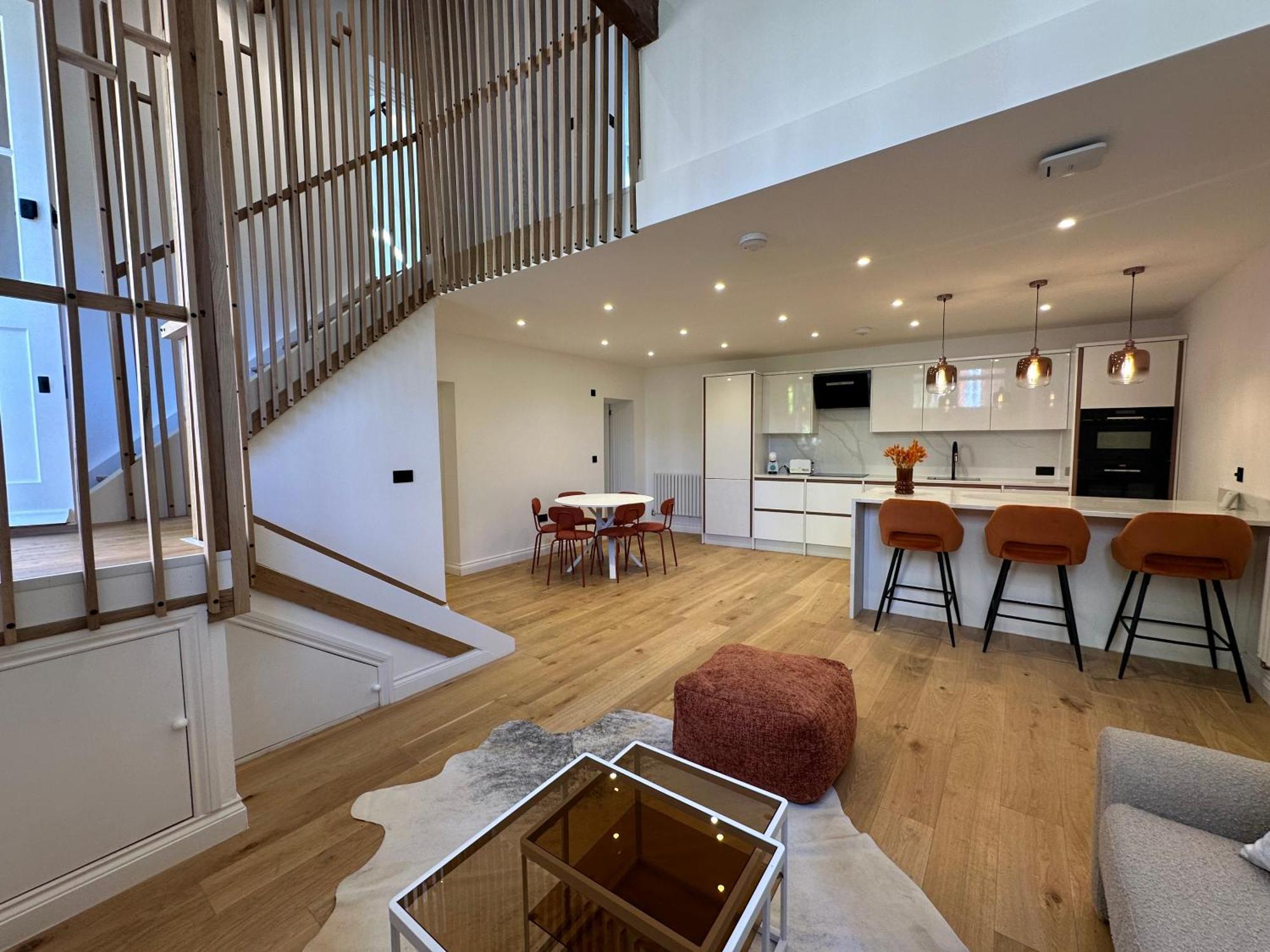 Modern House In Gated Compound Londres