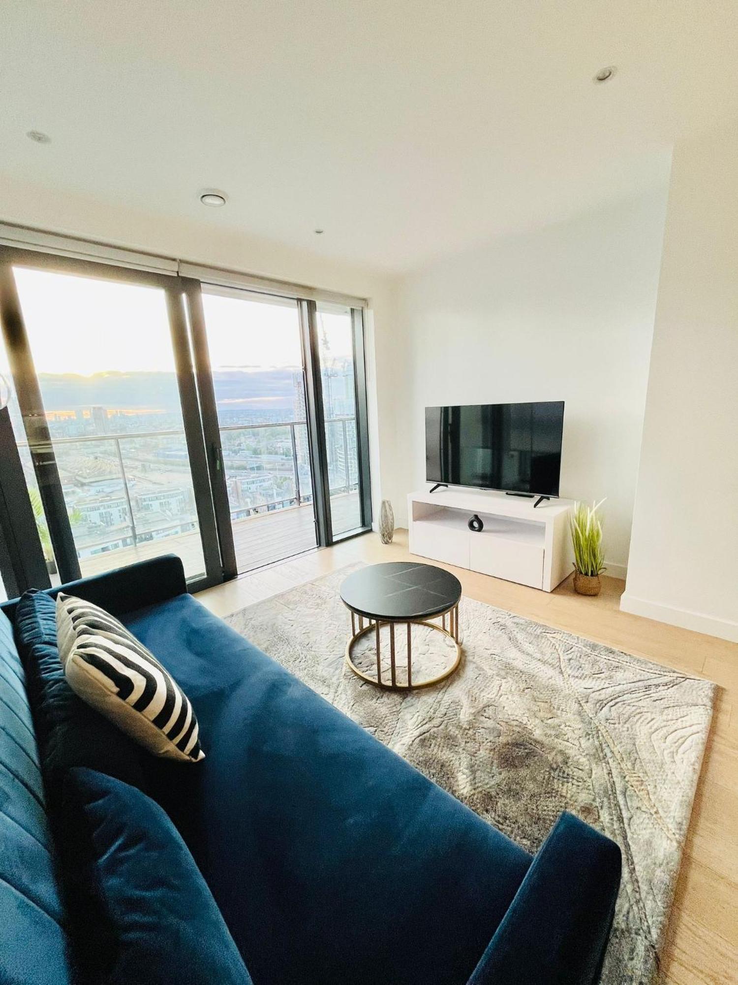 Canary Wharf - Skyline Views- Location Apartment *