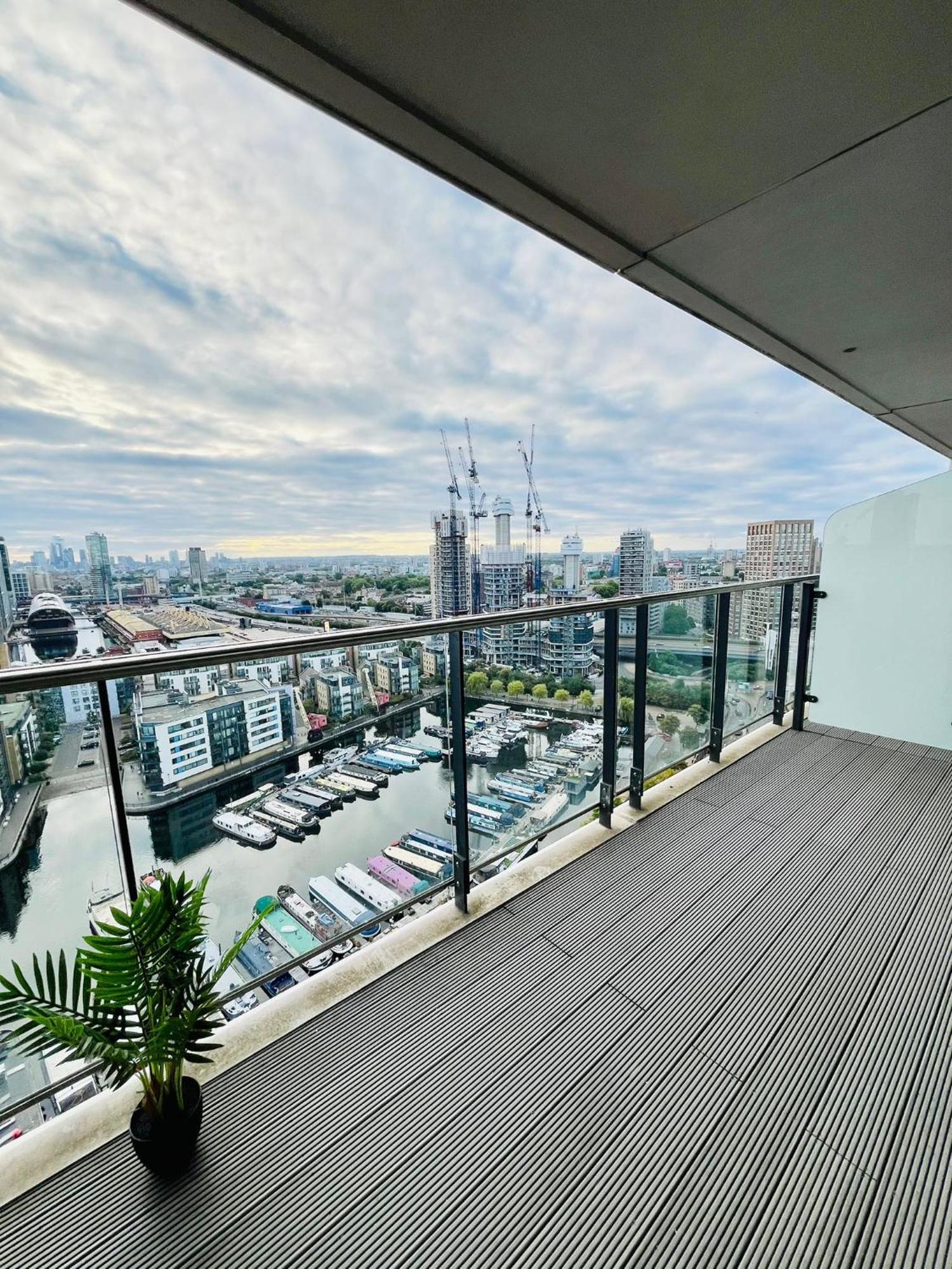 Canary Wharf - Skyline Views- Location Apartment London