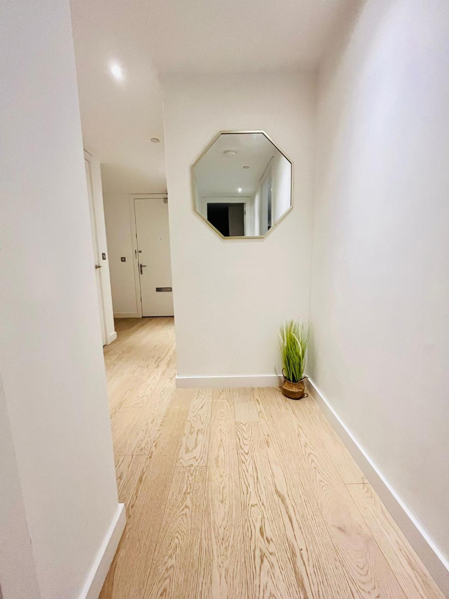 Canary Wharf - Skyline Views- Location * London