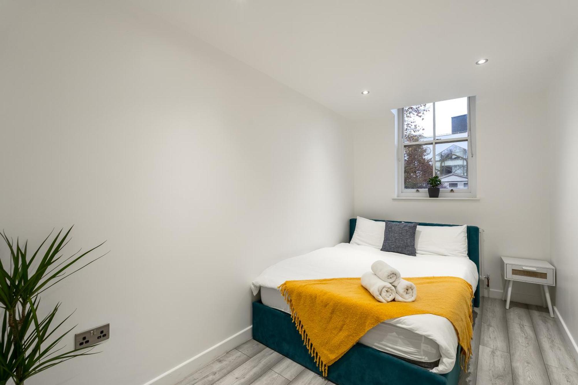 Beautiful Flat Near - Entire Flat - Equipped Kitchen - Private Bathroom Apartamento