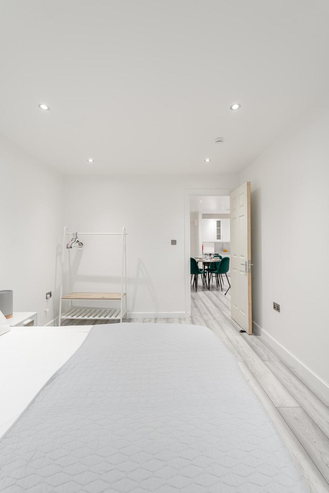 Beautiful Flat Near - Entire Flat - Equipped Kitchen - Private Bathroom Apartamento *