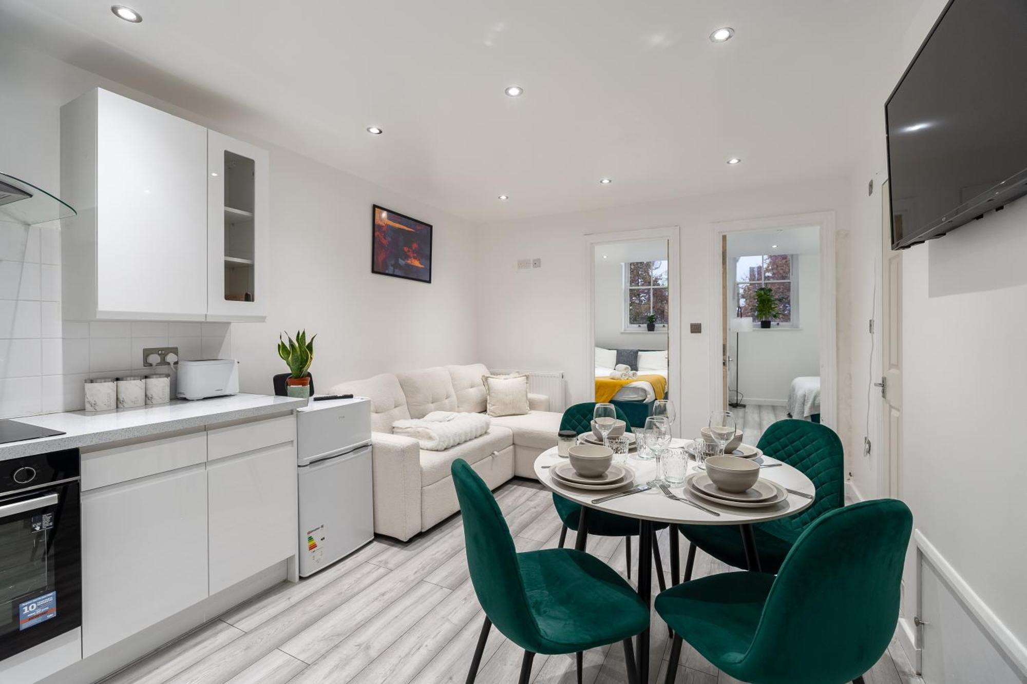 Beautiful Flat Near - Entire Flat - Equipped Kitchen - Private Bathroom