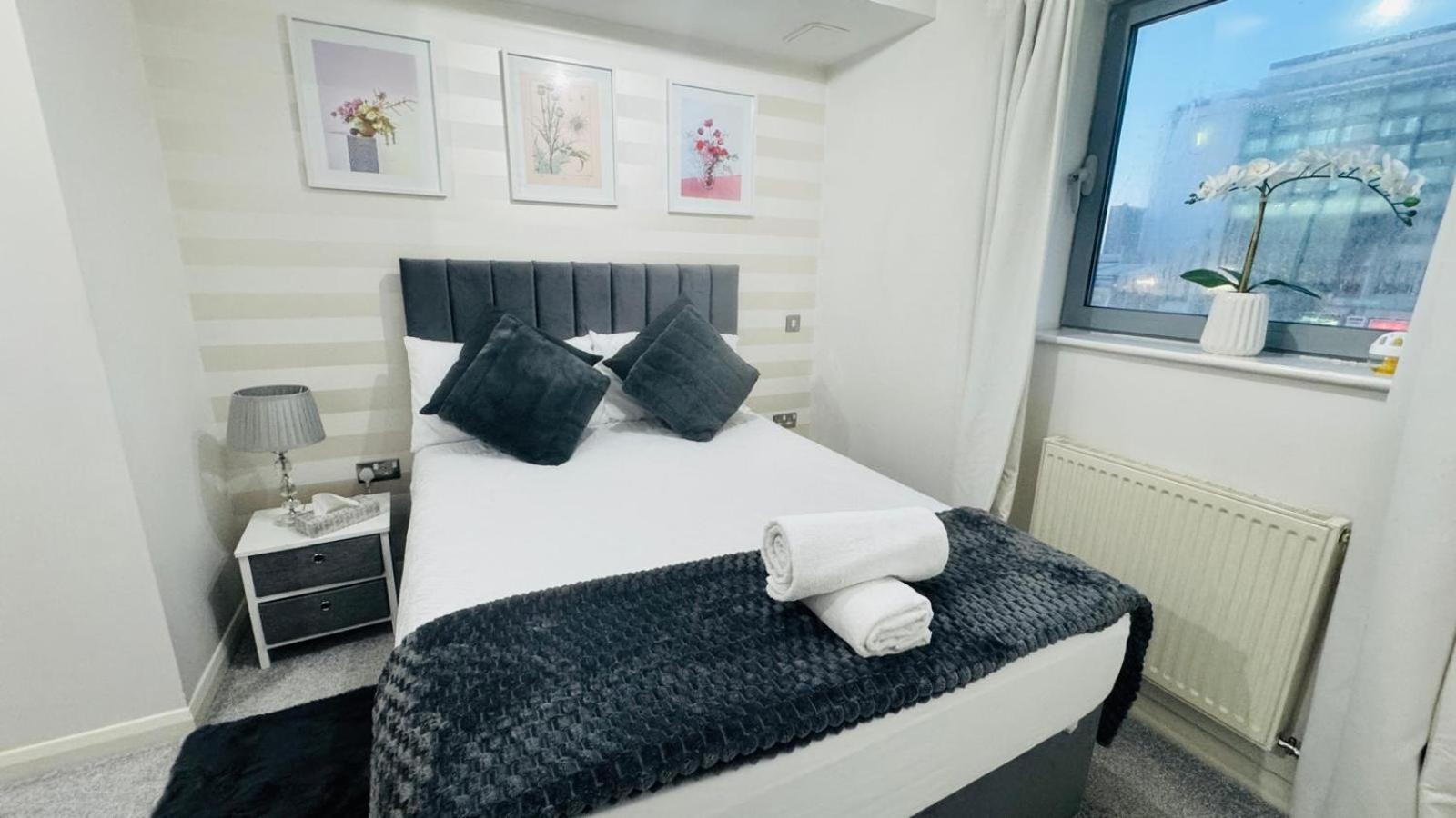 Entire Next To Canary Wharf In * Londres