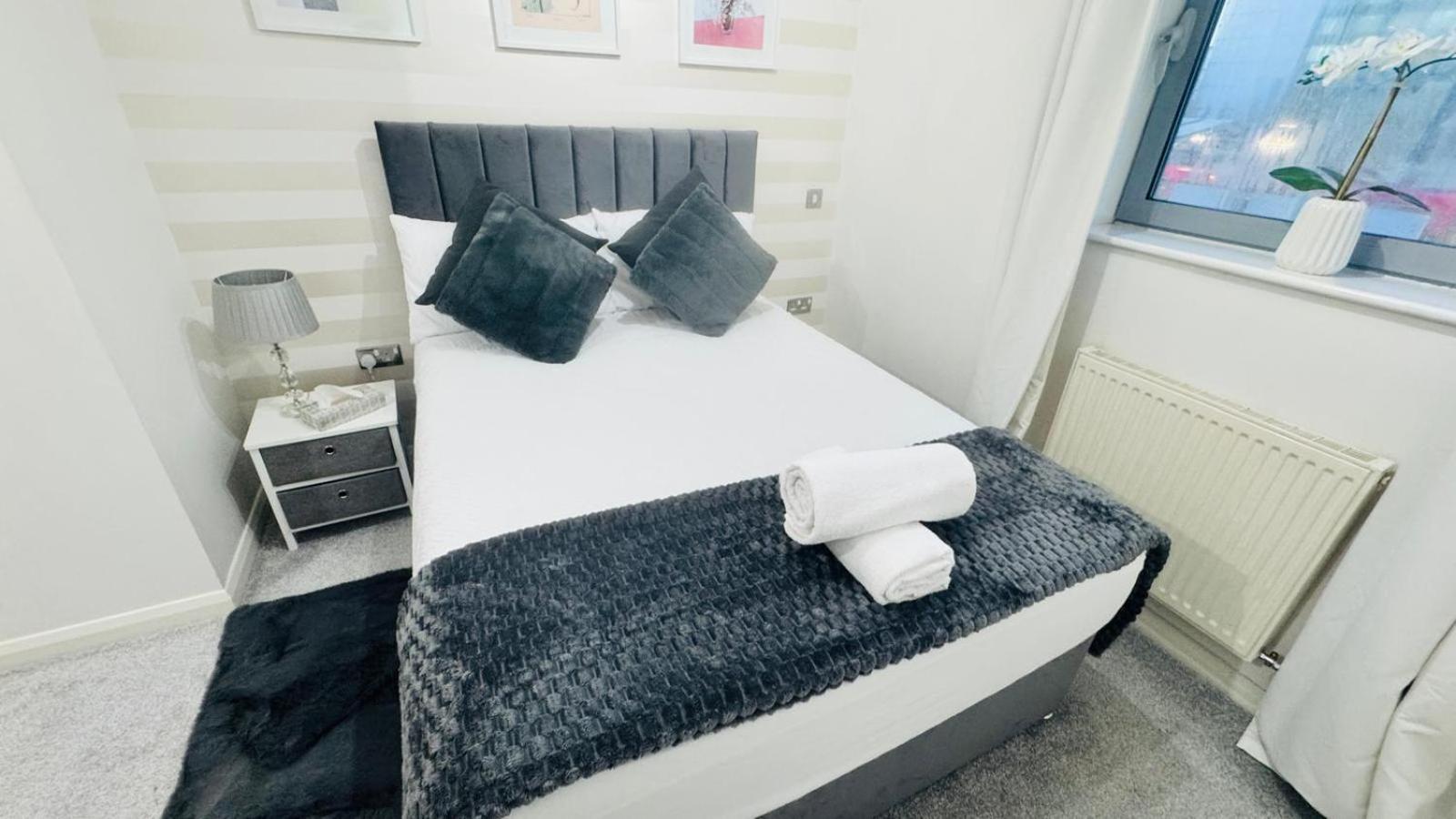 Entire Next To Canary Wharf In