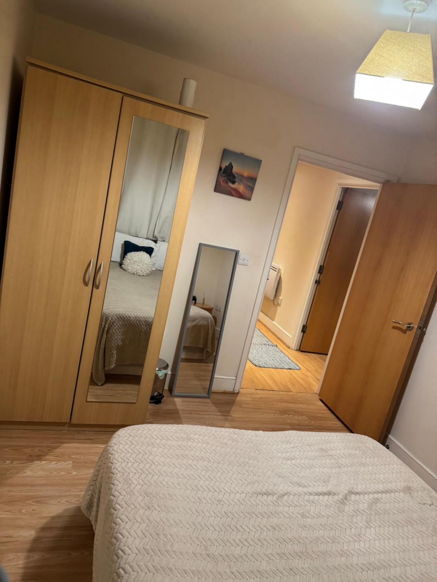 1- Bed Flat With Easy Access To Bow Station * London