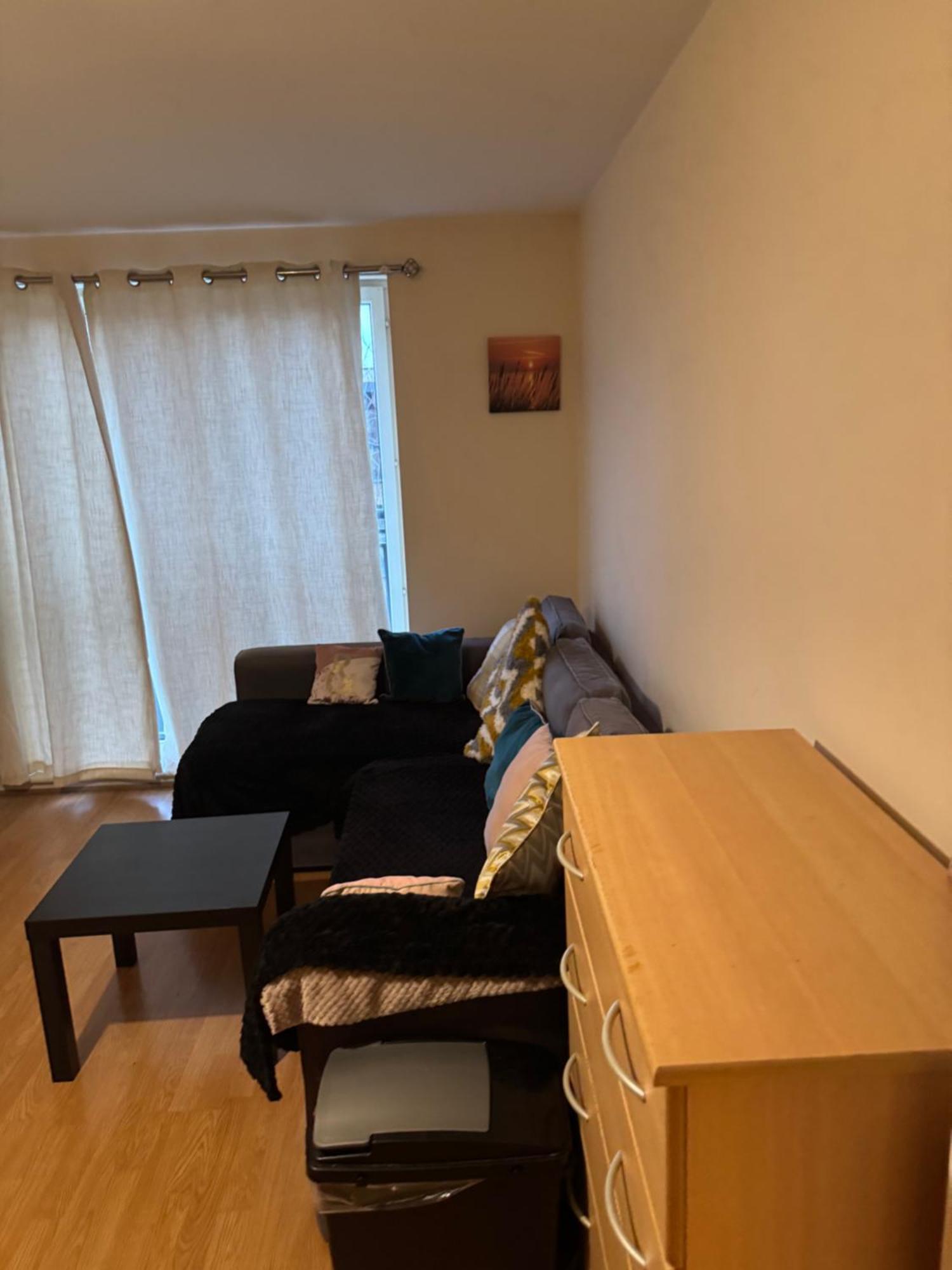 1- Bed Flat With Easy Access To Bow Station * London