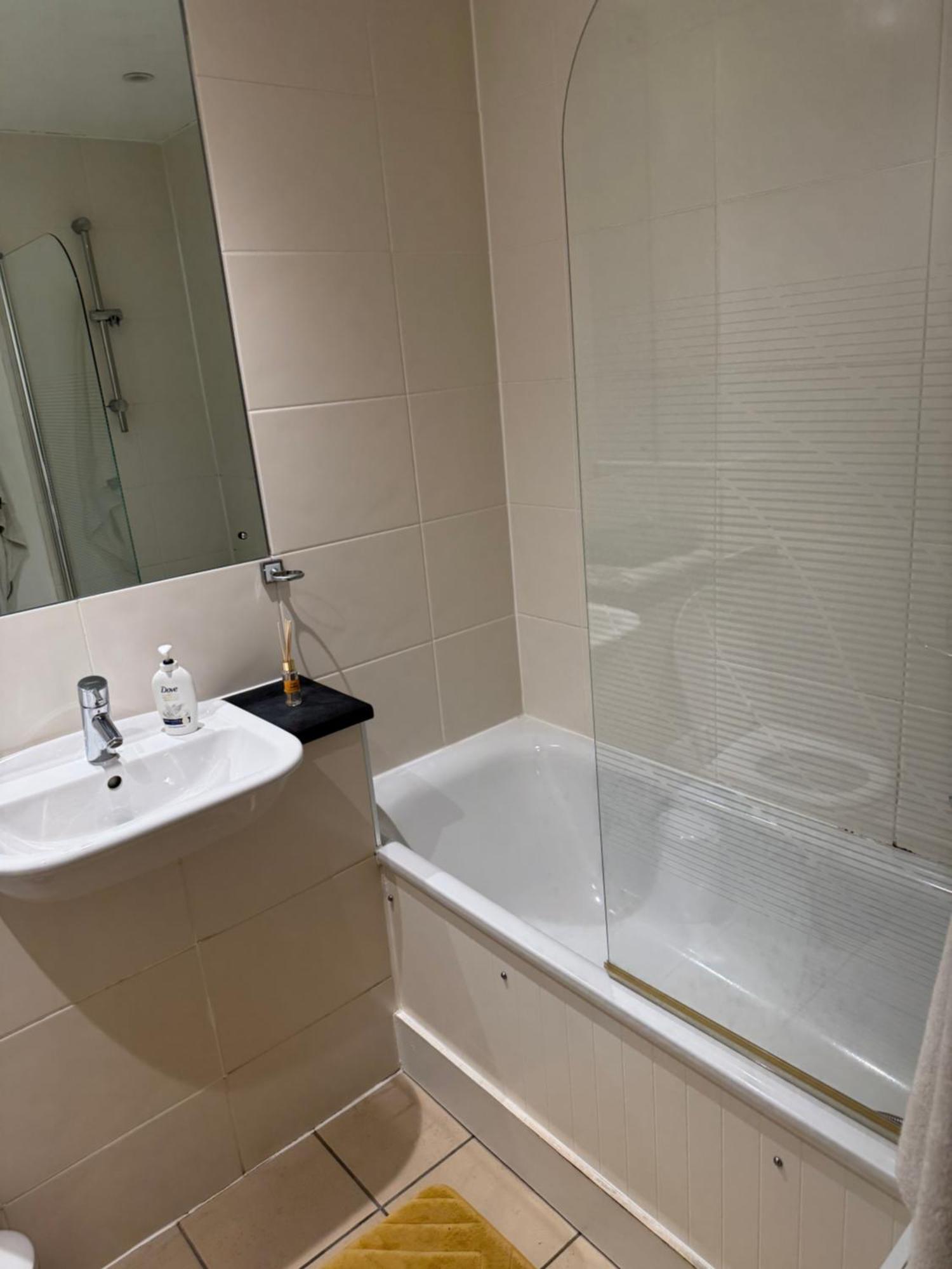 1- Bed Flat With Easy Access To Bow Station