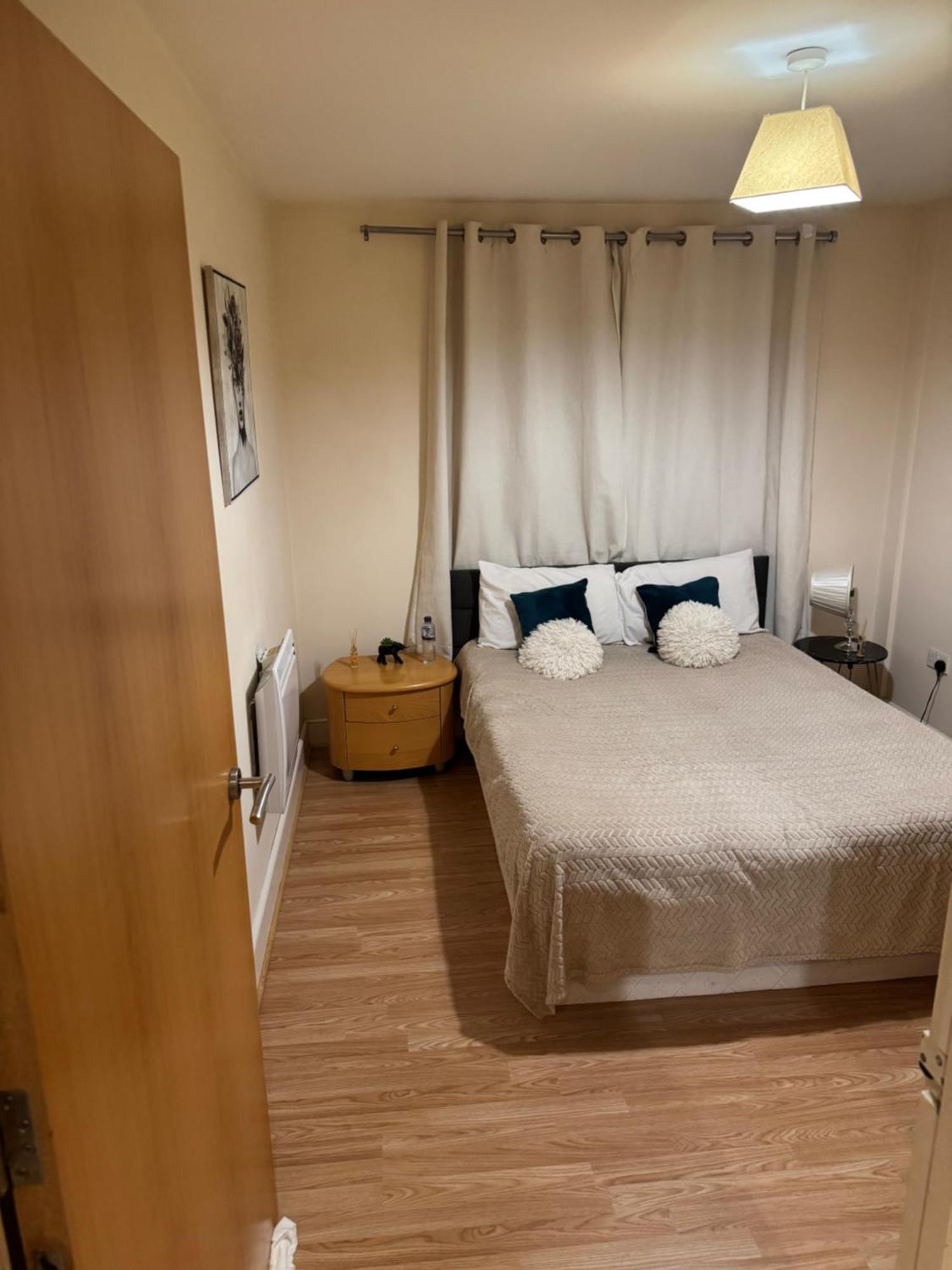 1- Bed Flat With Easy Access To Bow Station London