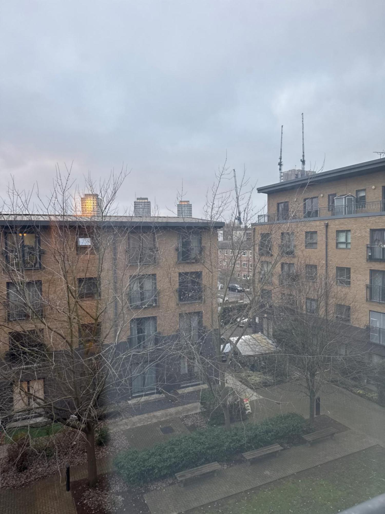 1- Bed Flat With Easy Access To Bow Station Apartment London