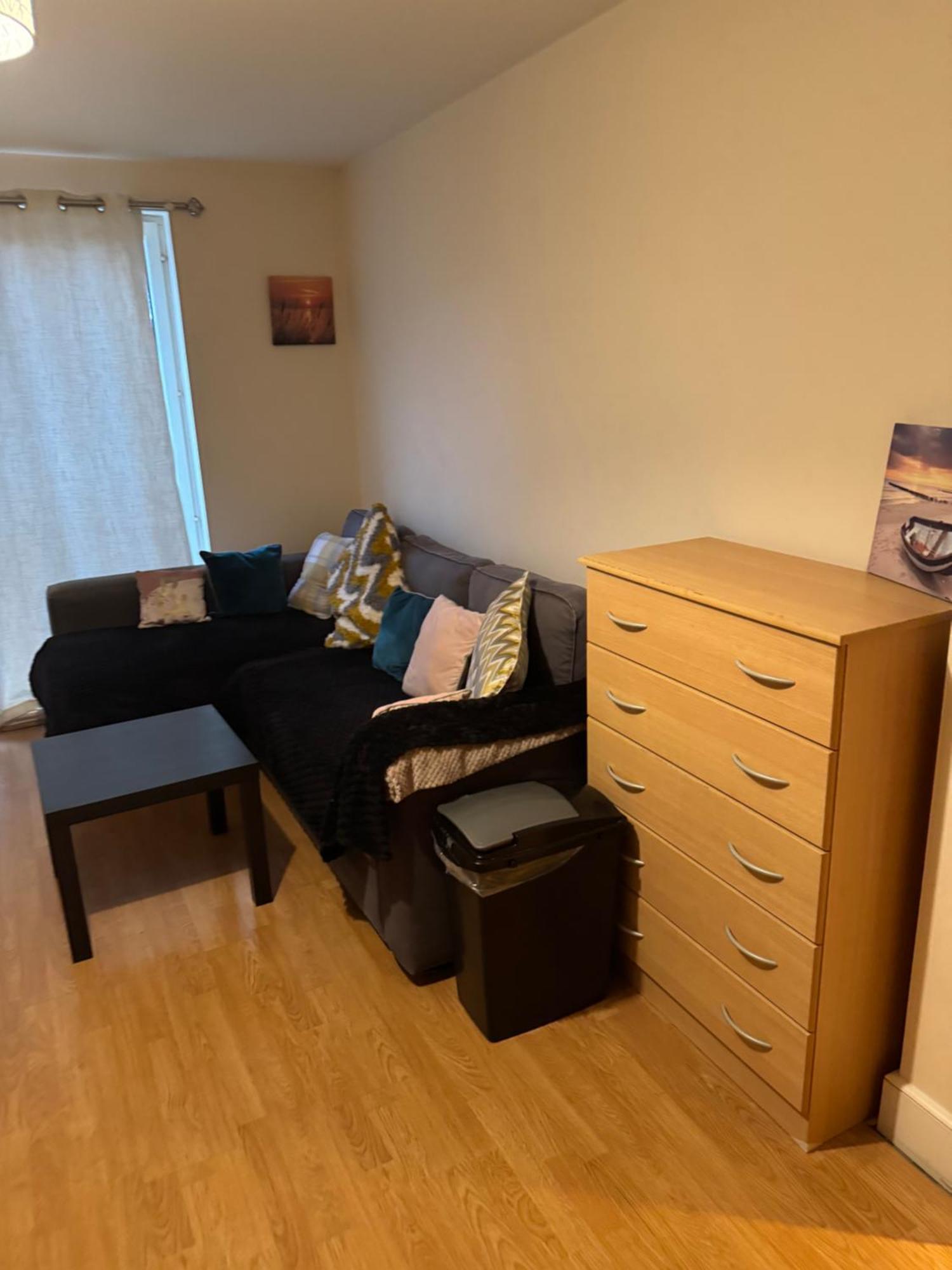 1- Bed Flat With Easy Access To Bow Station Apartment *