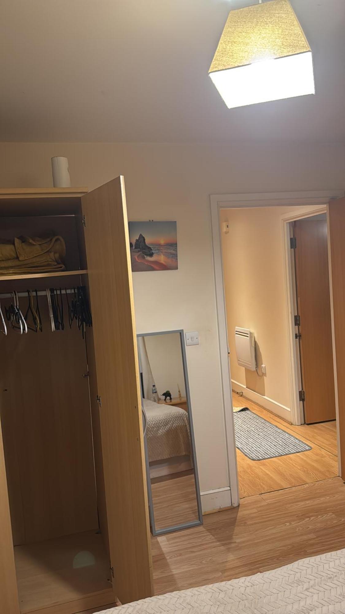 1- Bed Flat With Easy Access To Bow Station * London