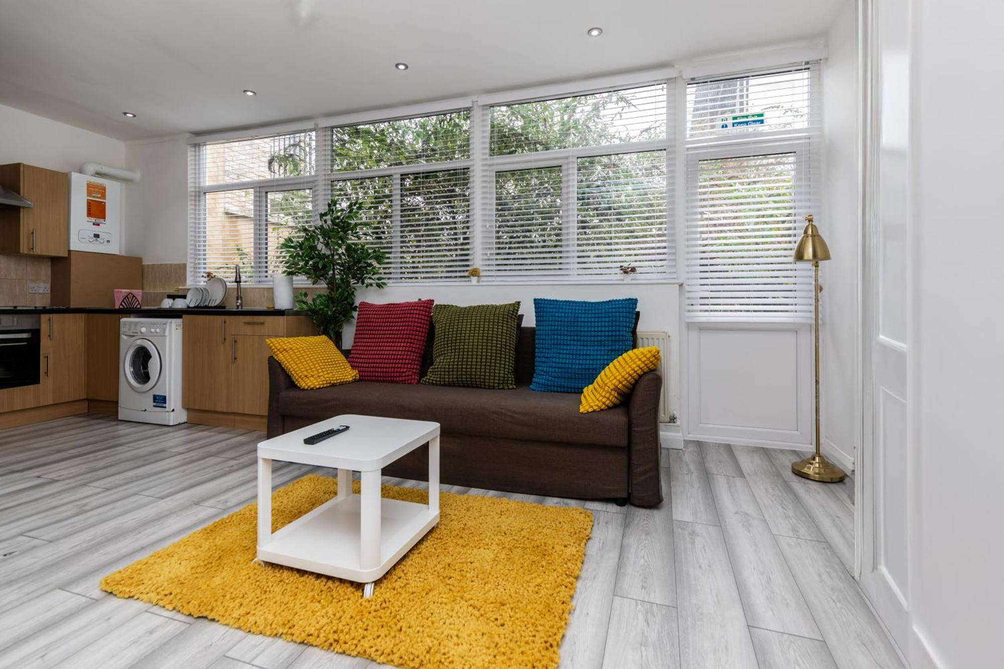 Deluxe - Airport & Excel Ideal For Long * London