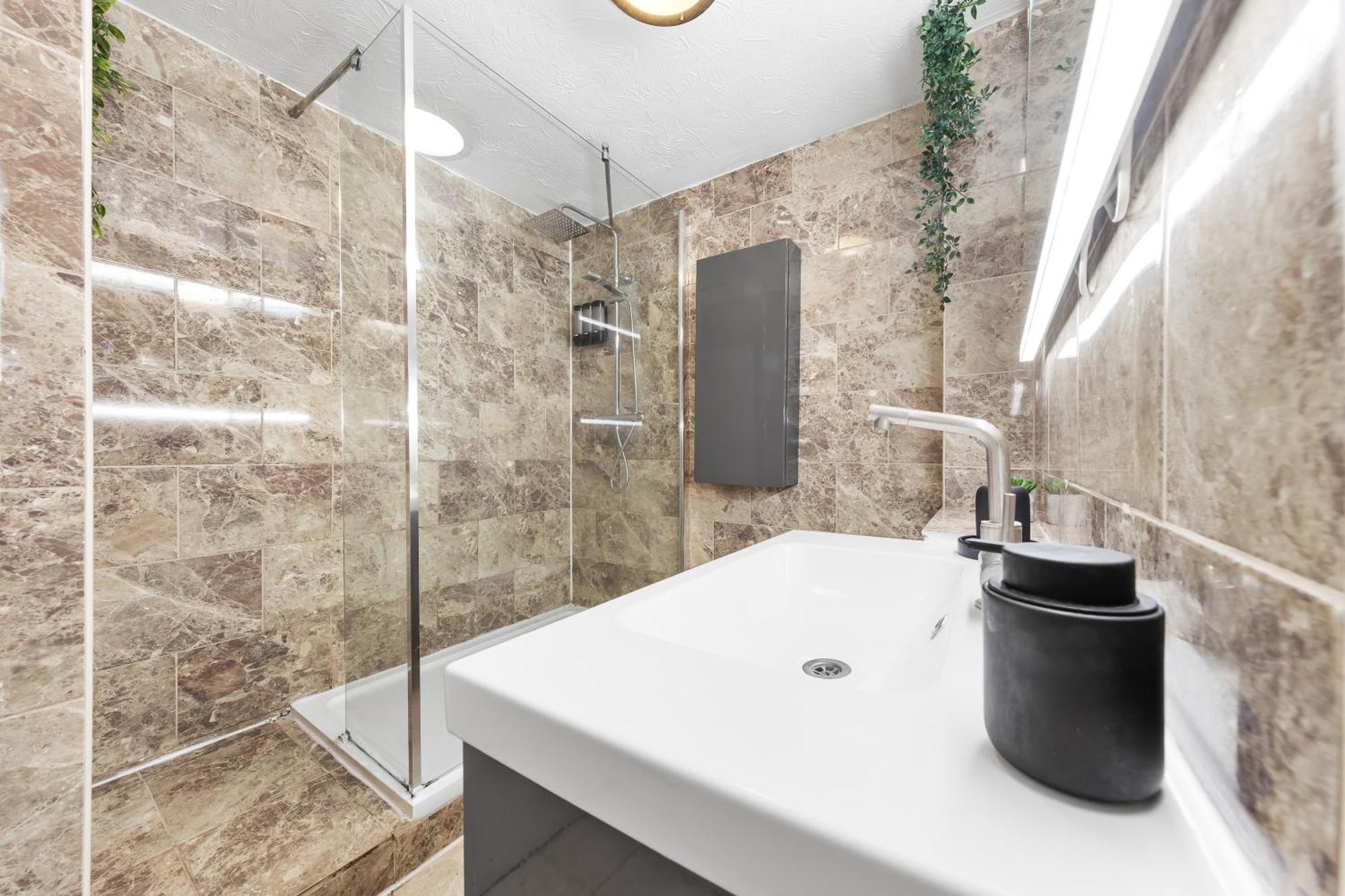 Luxe 2bed, Free Parking And Permit, Great Transport Links Londres