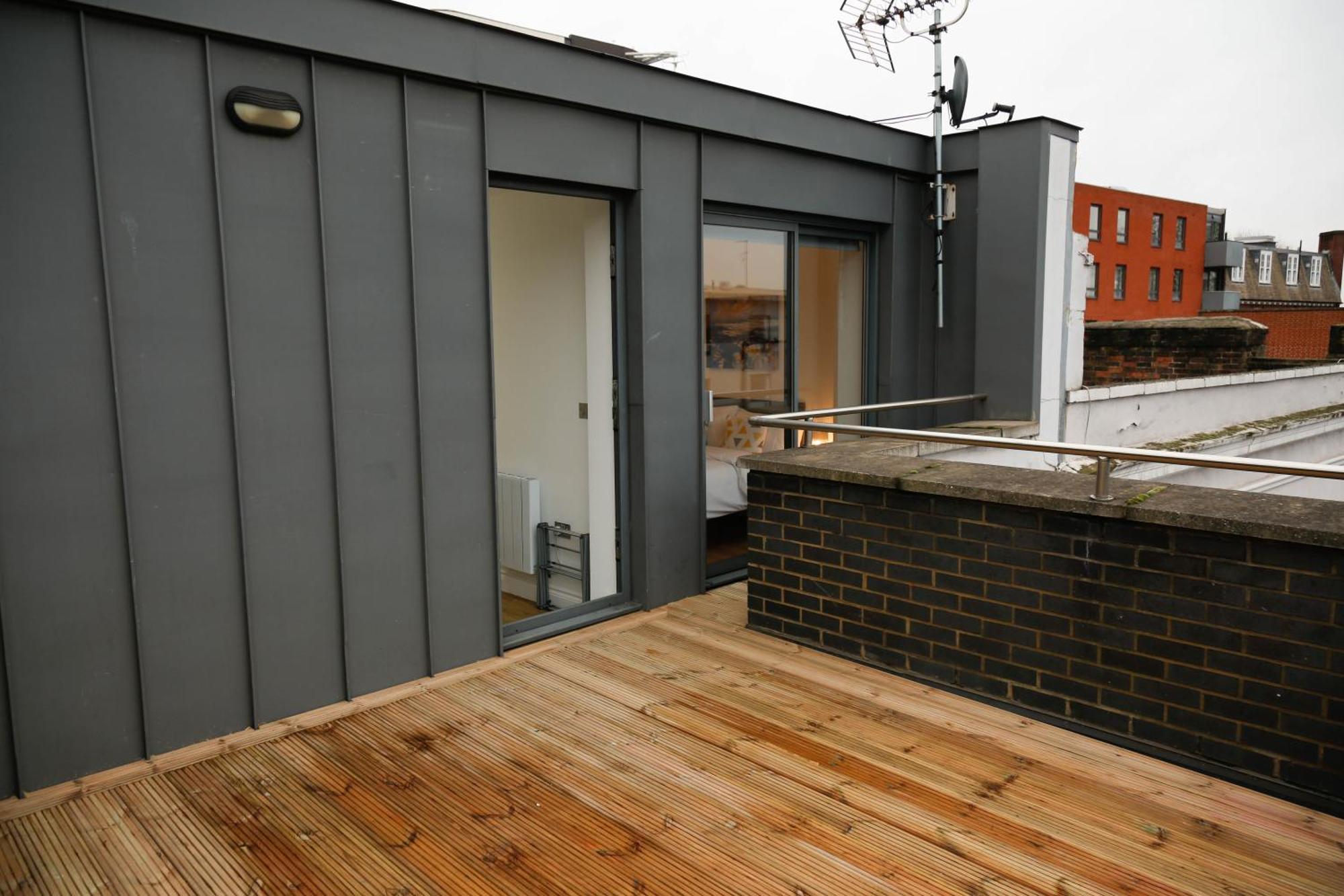 Appartement New Luxury In Location Next To Shops, Cafes, Bars & Metro *